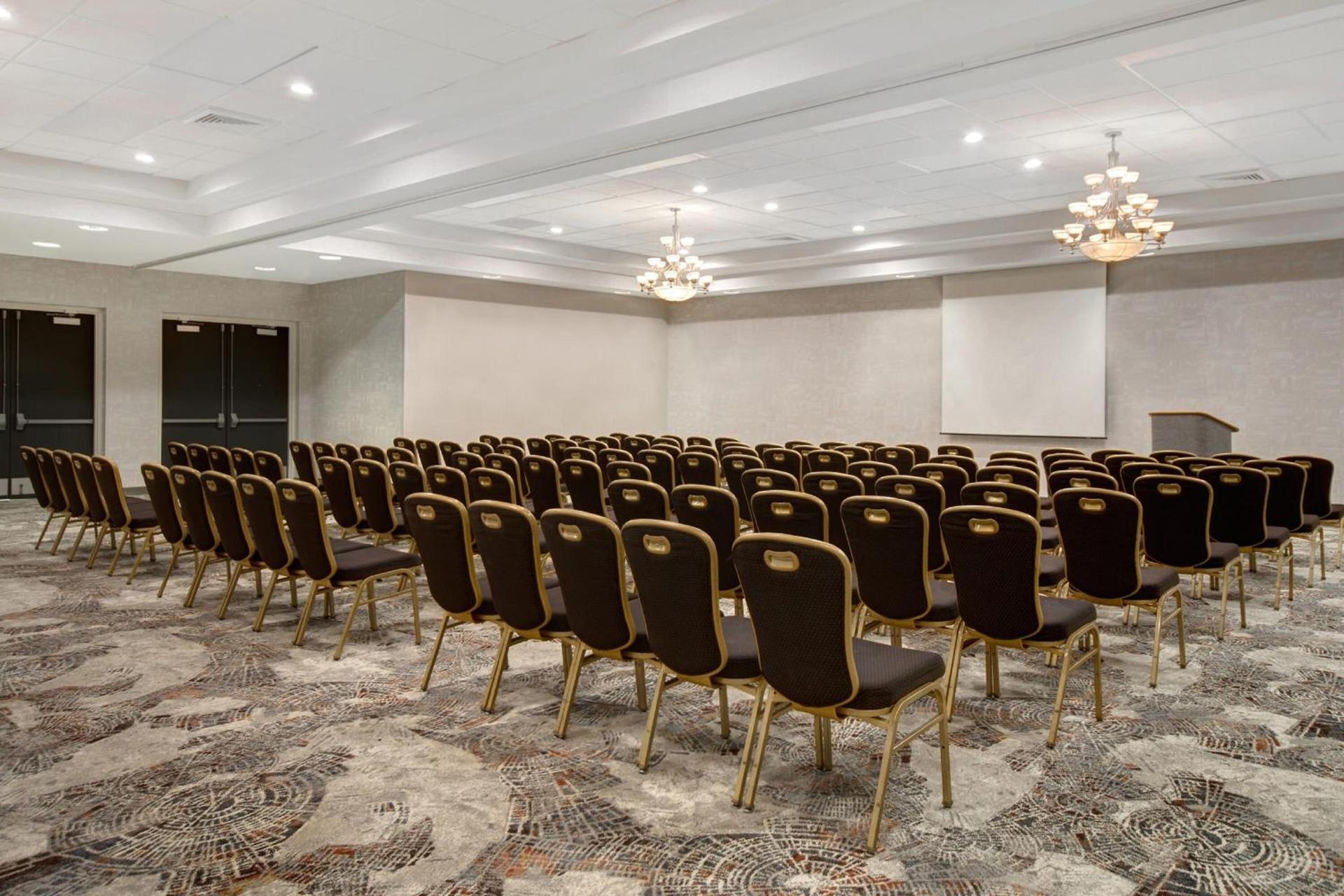 Crowne Plaza Auburn Hills by IHG photo 32