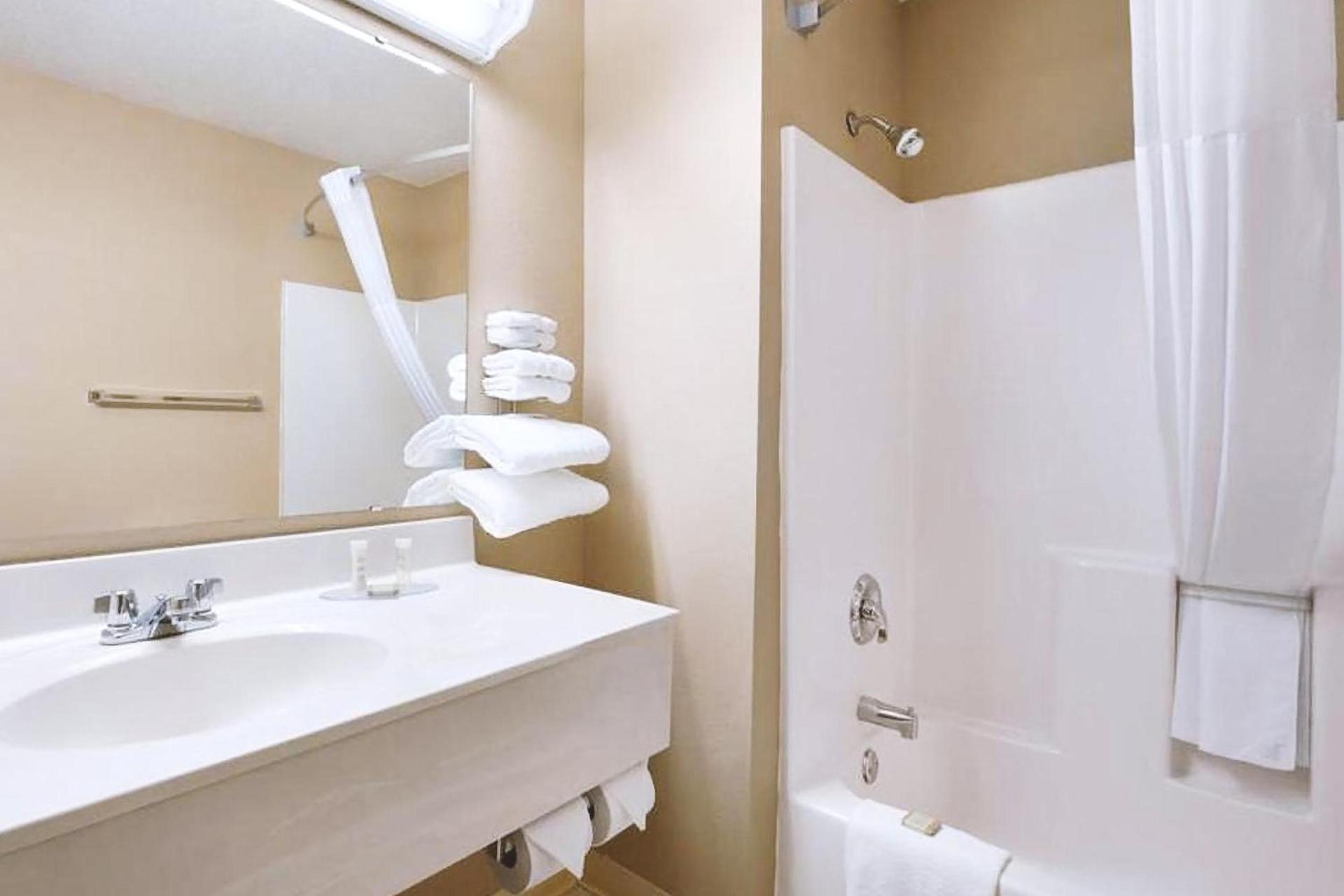 Coratel Inn & Suites by Jasper New Richmond photo 16
