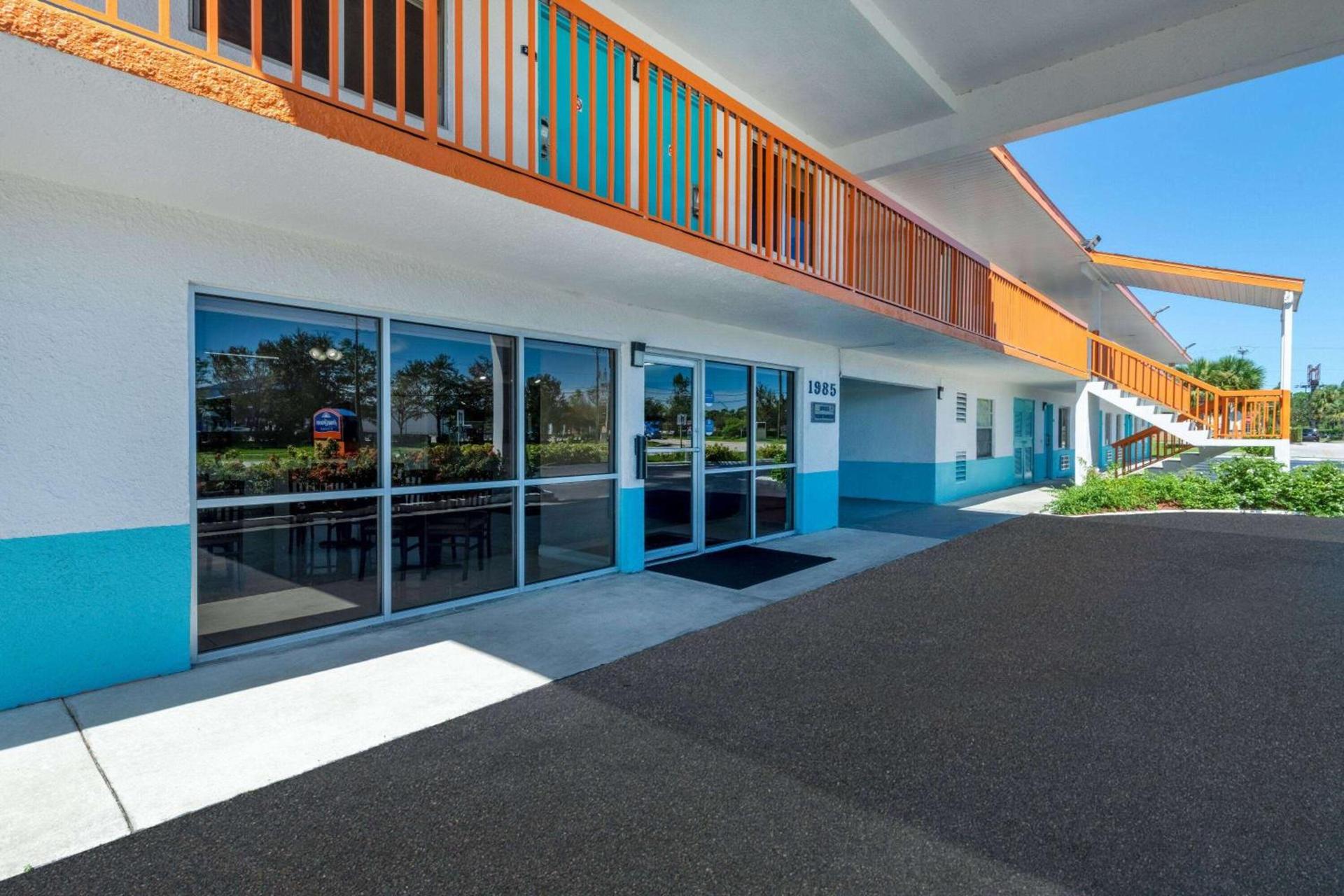 Howard Johnson by Wyndham Vero Beach/I-95 photo 4