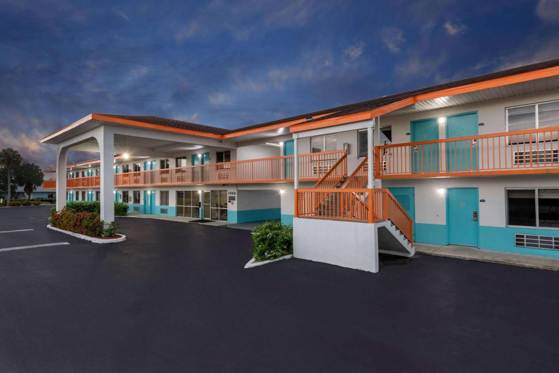 Howard Johnson by Wyndham Vero Beach/I-95 photo 5