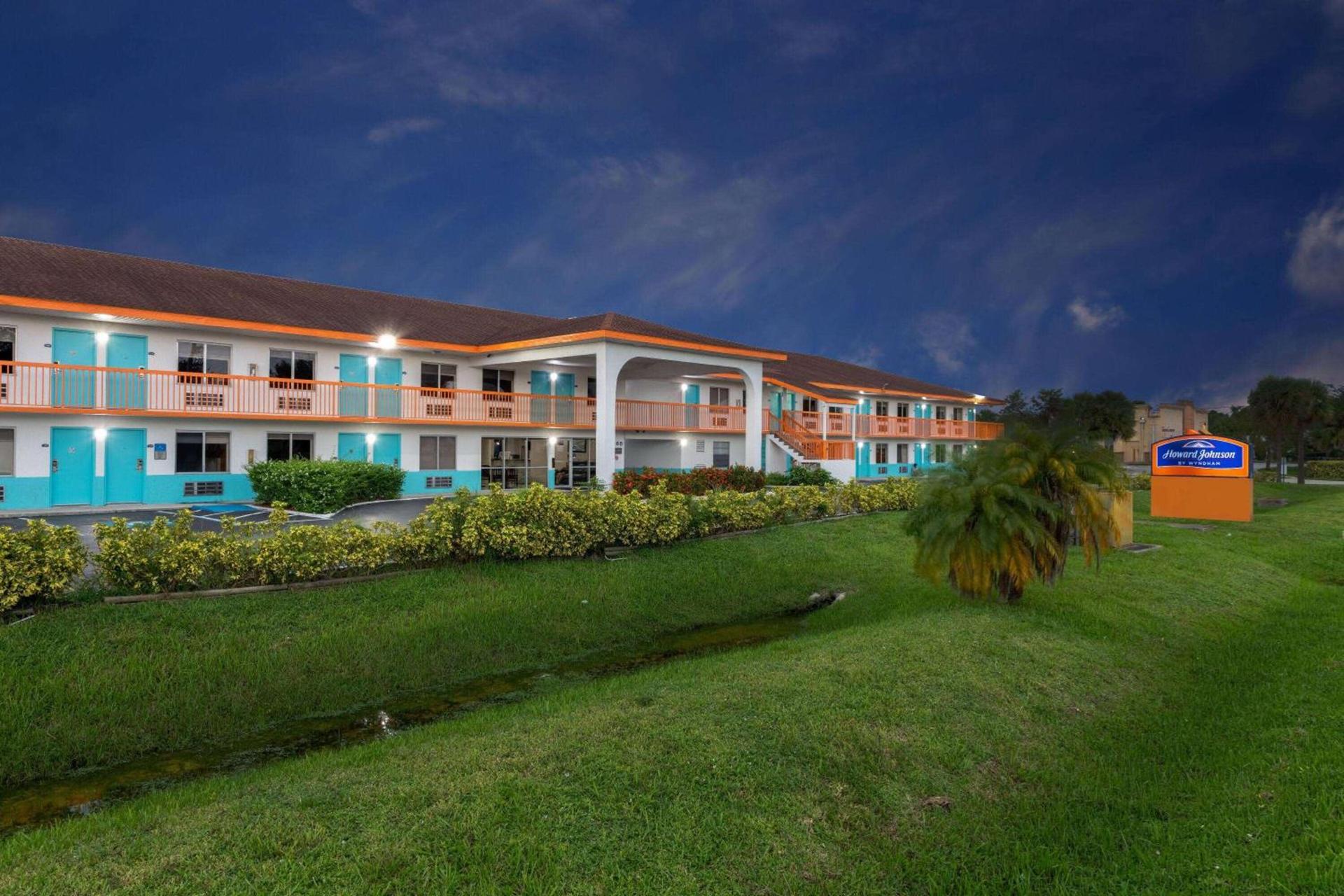 Howard Johnson by Wyndham Vero Beach/I-95 photo 8