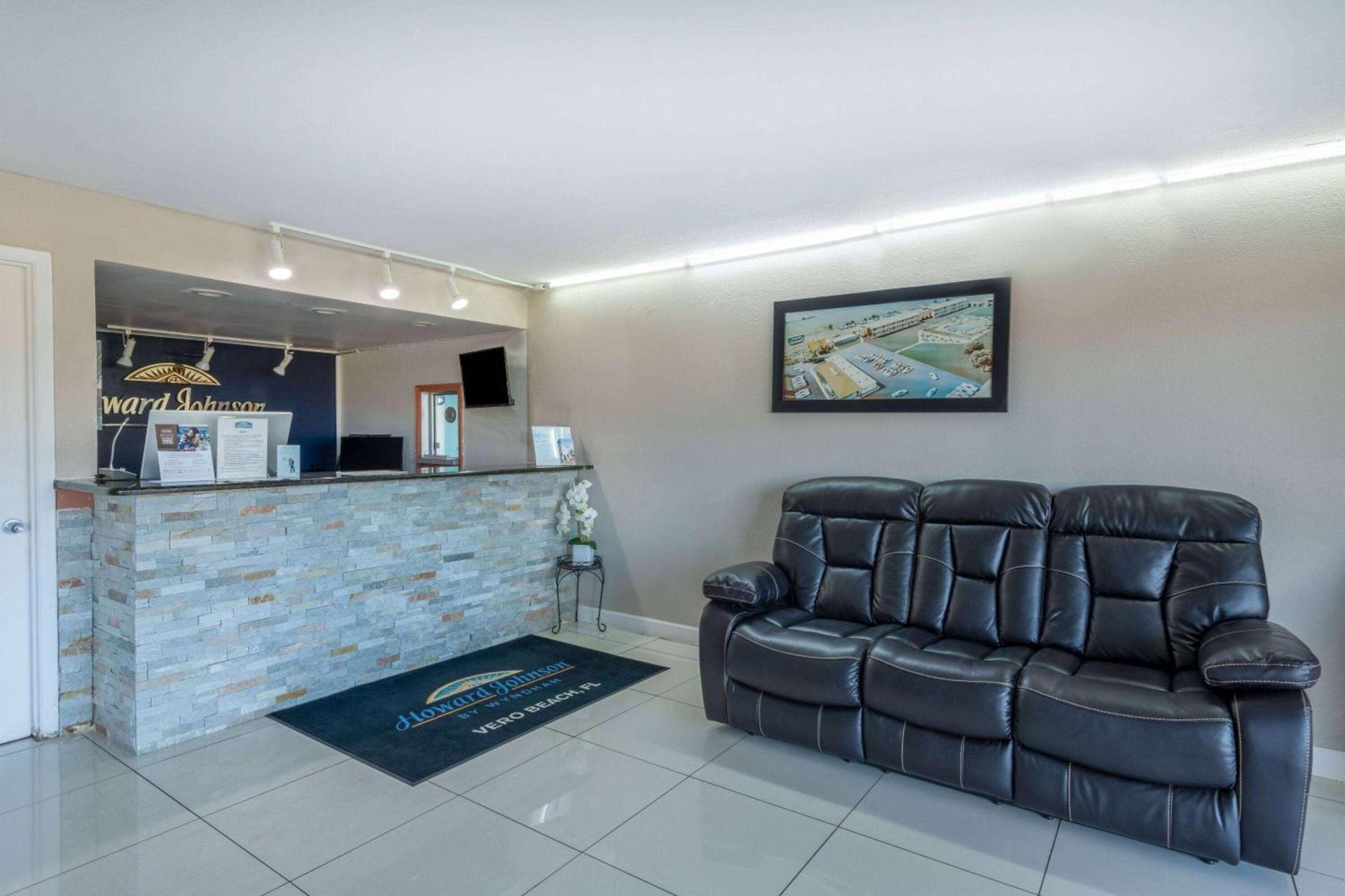 Howard Johnson by Wyndham Vero Beach/I-95 photo 10