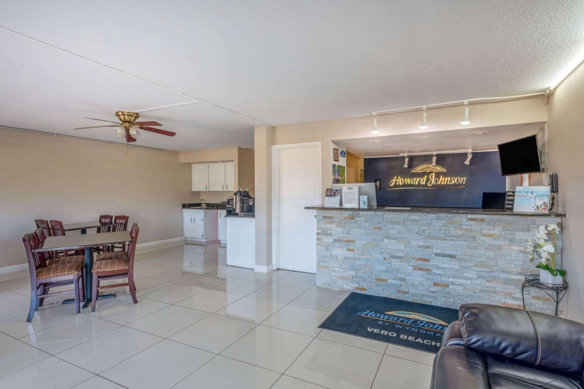 Howard Johnson by Wyndham Vero Beach/I-95 photo 11