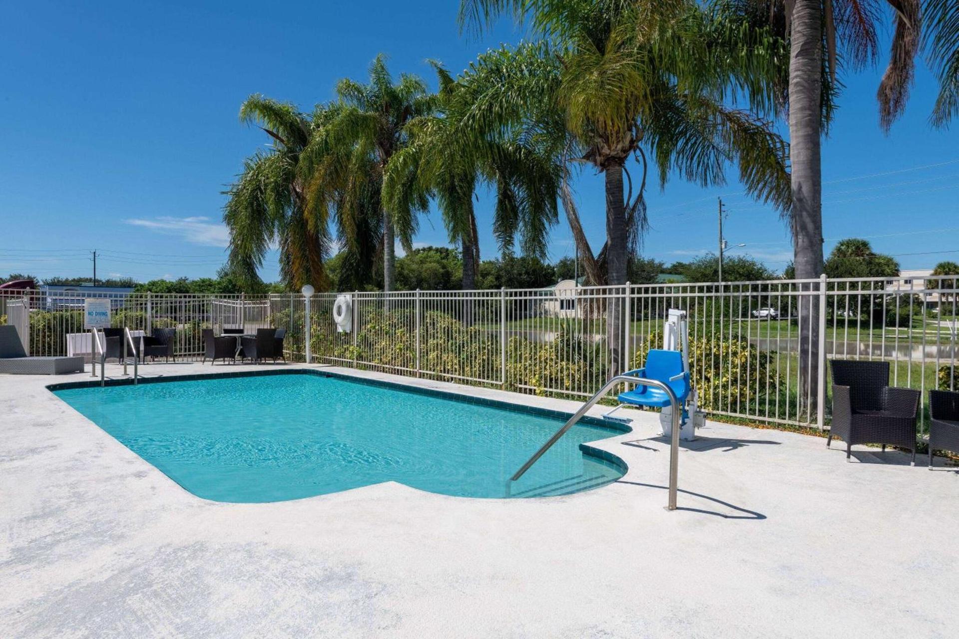Howard Johnson by Wyndham Vero Beach/I-95 photo 14
