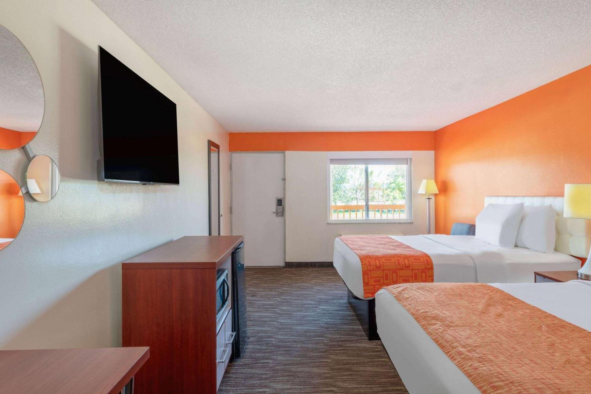 Howard Johnson by Wyndham Vero Beach/I-95 photo 19