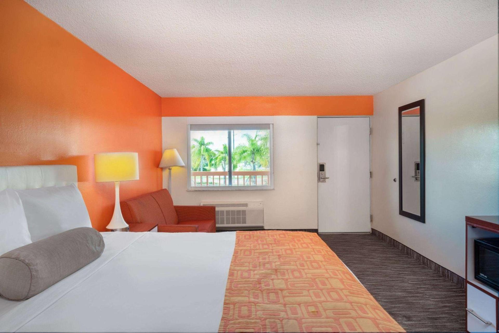 Howard Johnson by Wyndham Vero Beach/I-95 photo 32