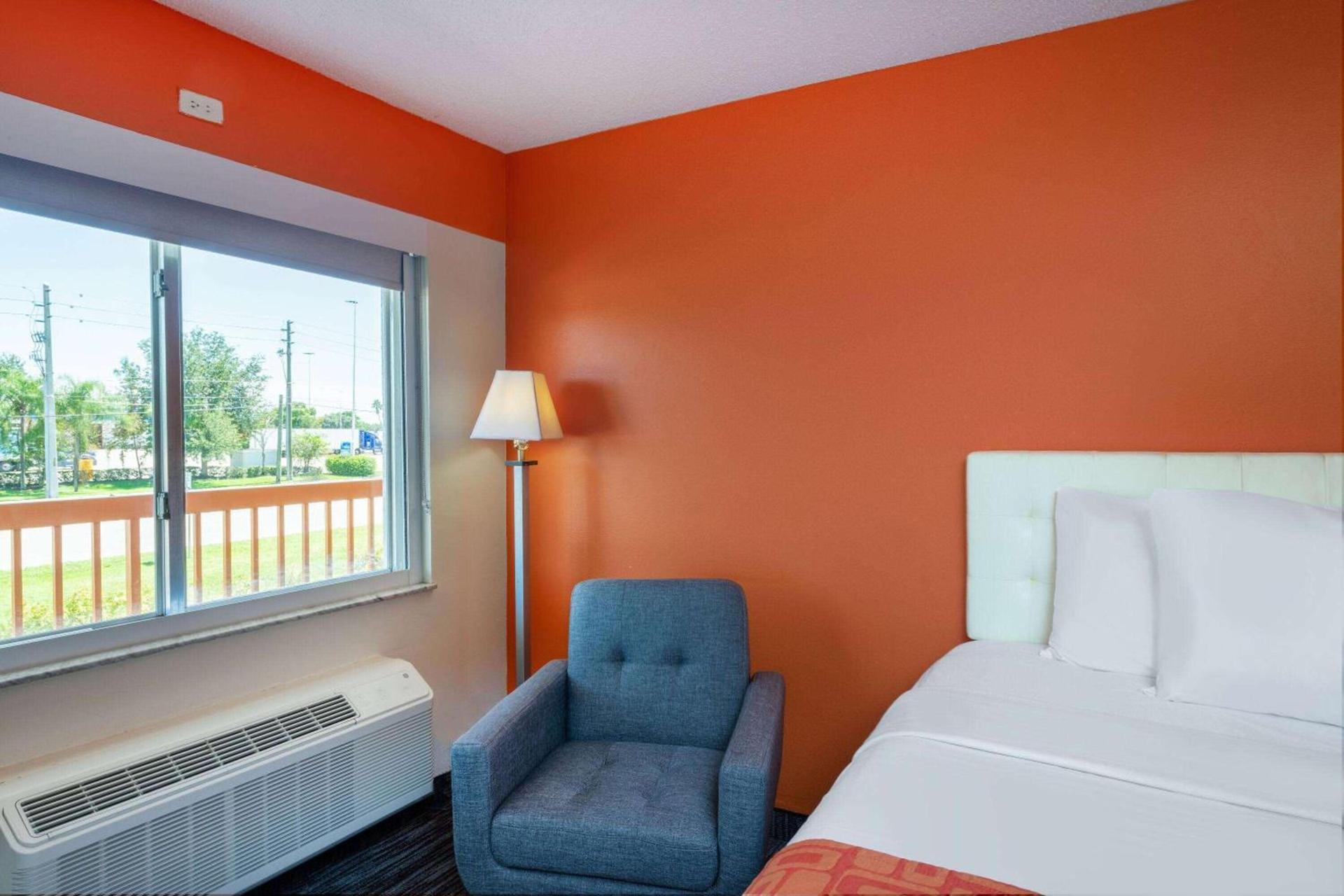Howard Johnson by Wyndham Vero Beach/I-95 photo 33