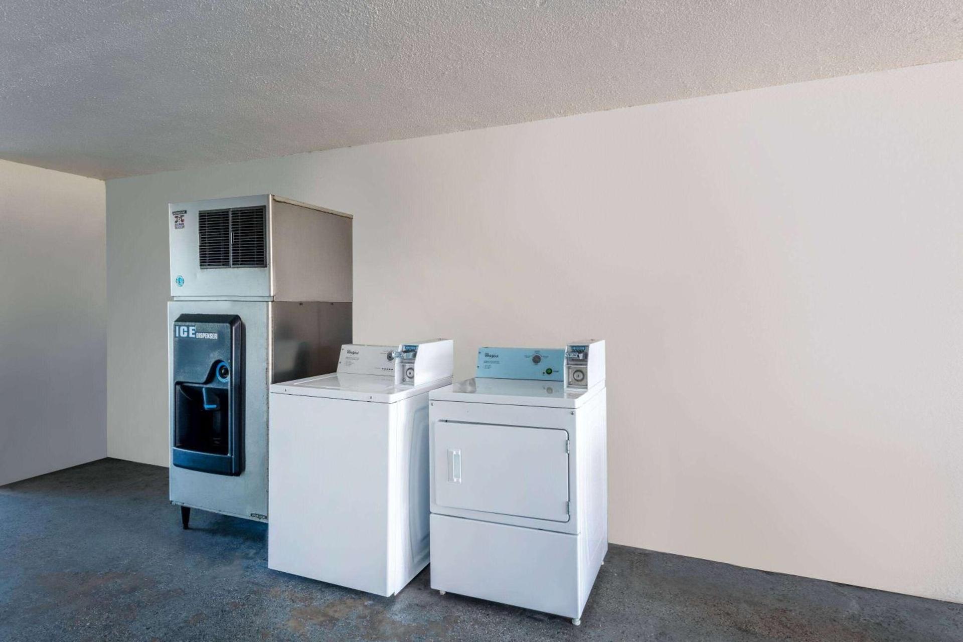 Howard Johnson by Wyndham Vero Beach/I-95 photo 37