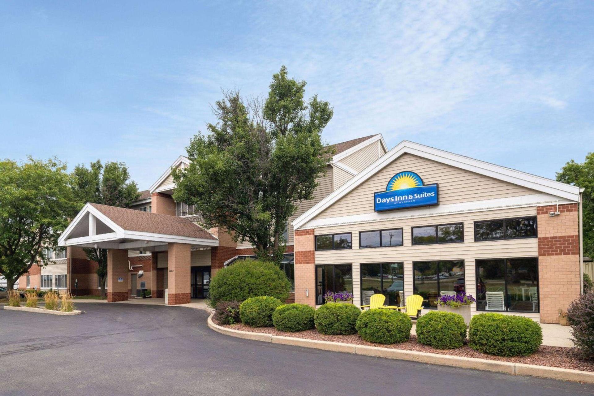 Days Inn & Suites by Wyndham Madison photo 2