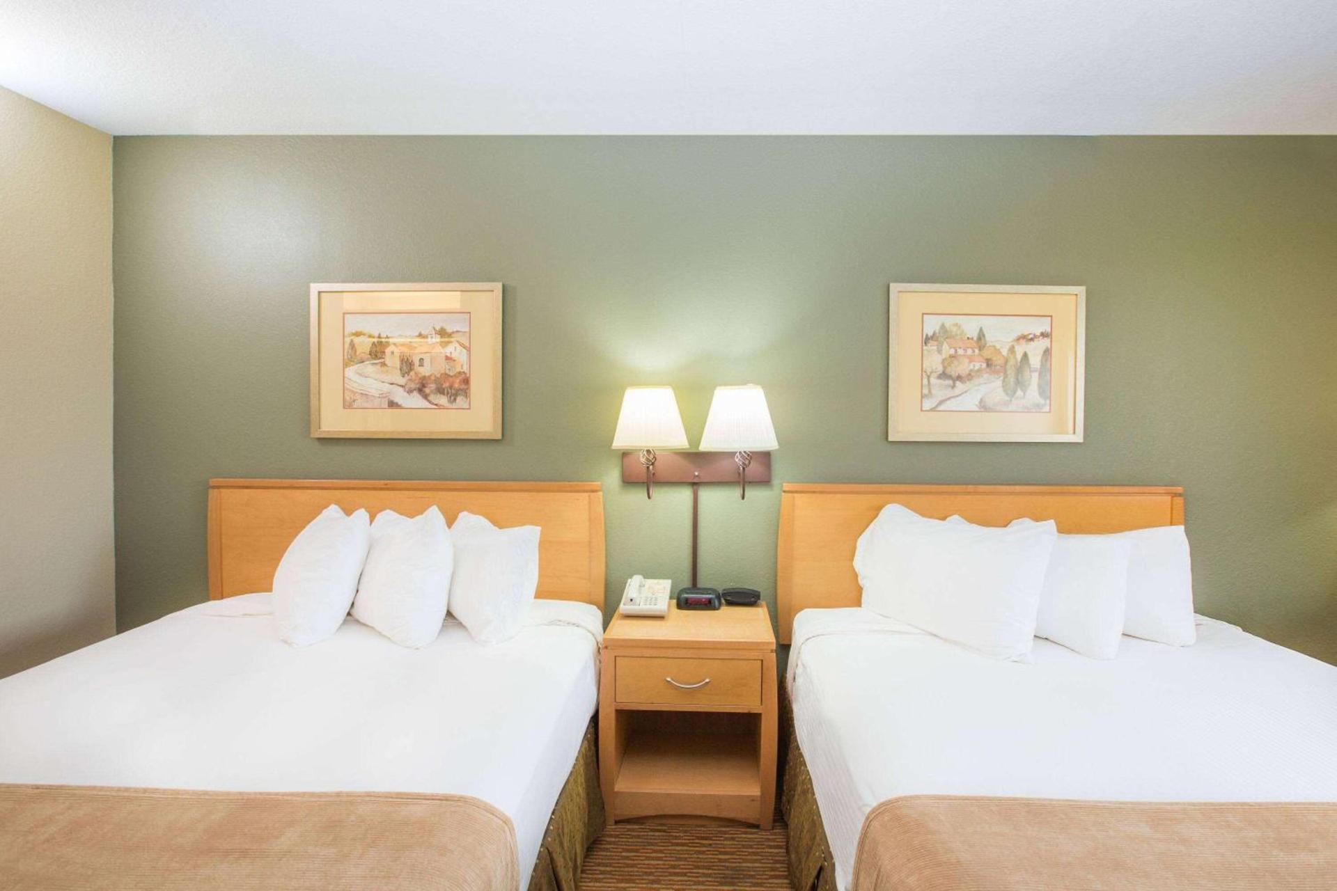 Ramada by Wyndham Spirit Lake/Okoboji photo 7