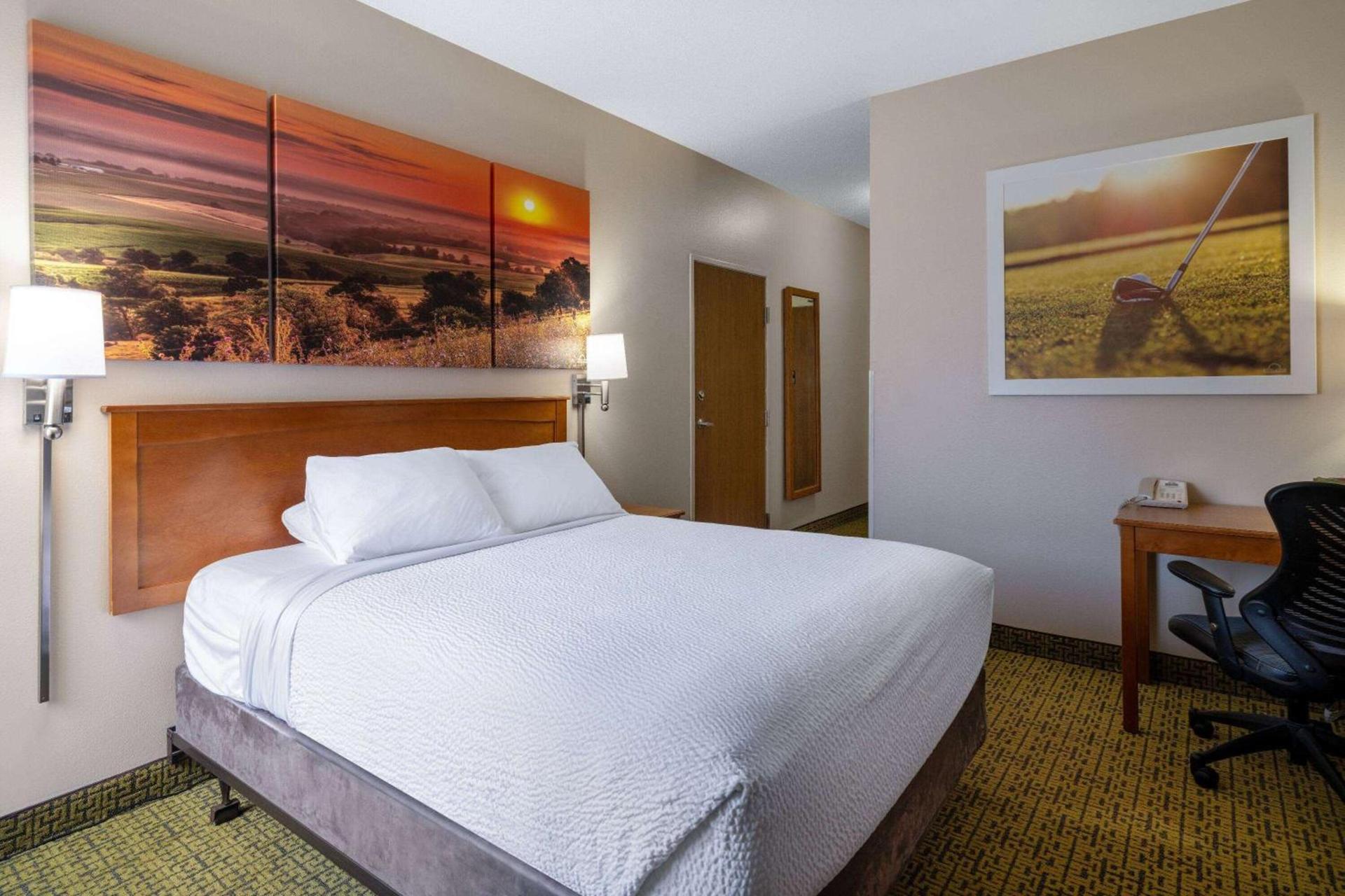 Days Inn & Suites by Wyndham Madison photo 19