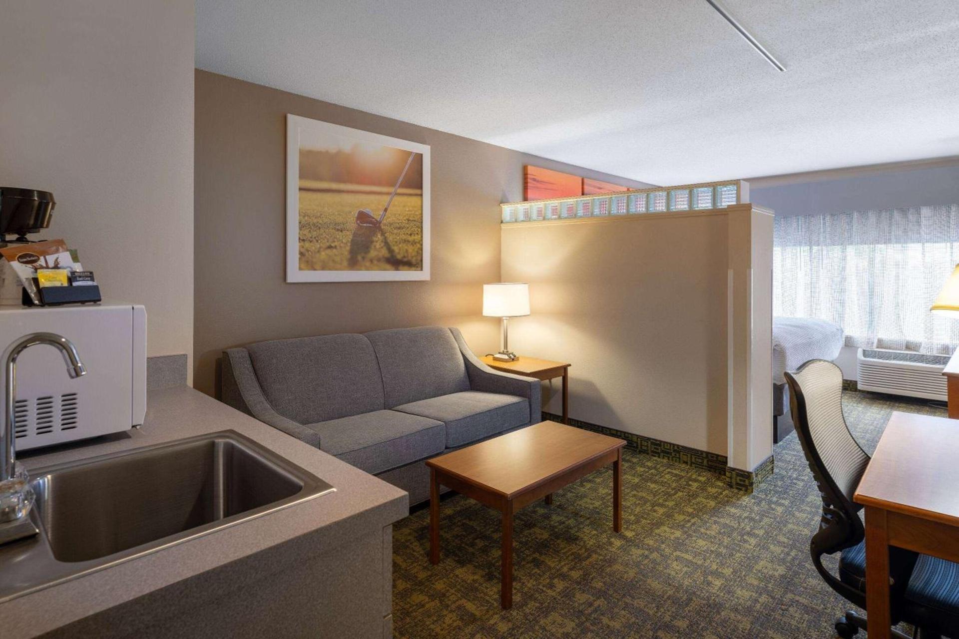 Days Inn & Suites by Wyndham Madison photo 23