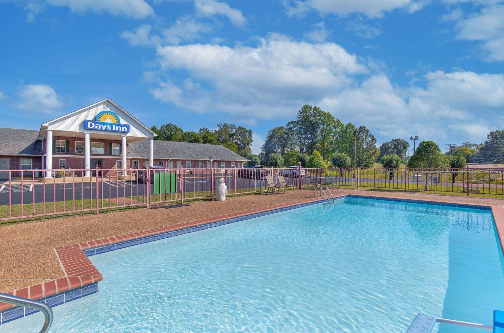 Days Inn by Wyndham Savannah photo 10