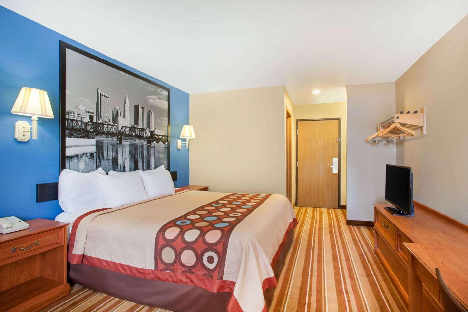 Super 8 by Wyndham Defiance photo 9