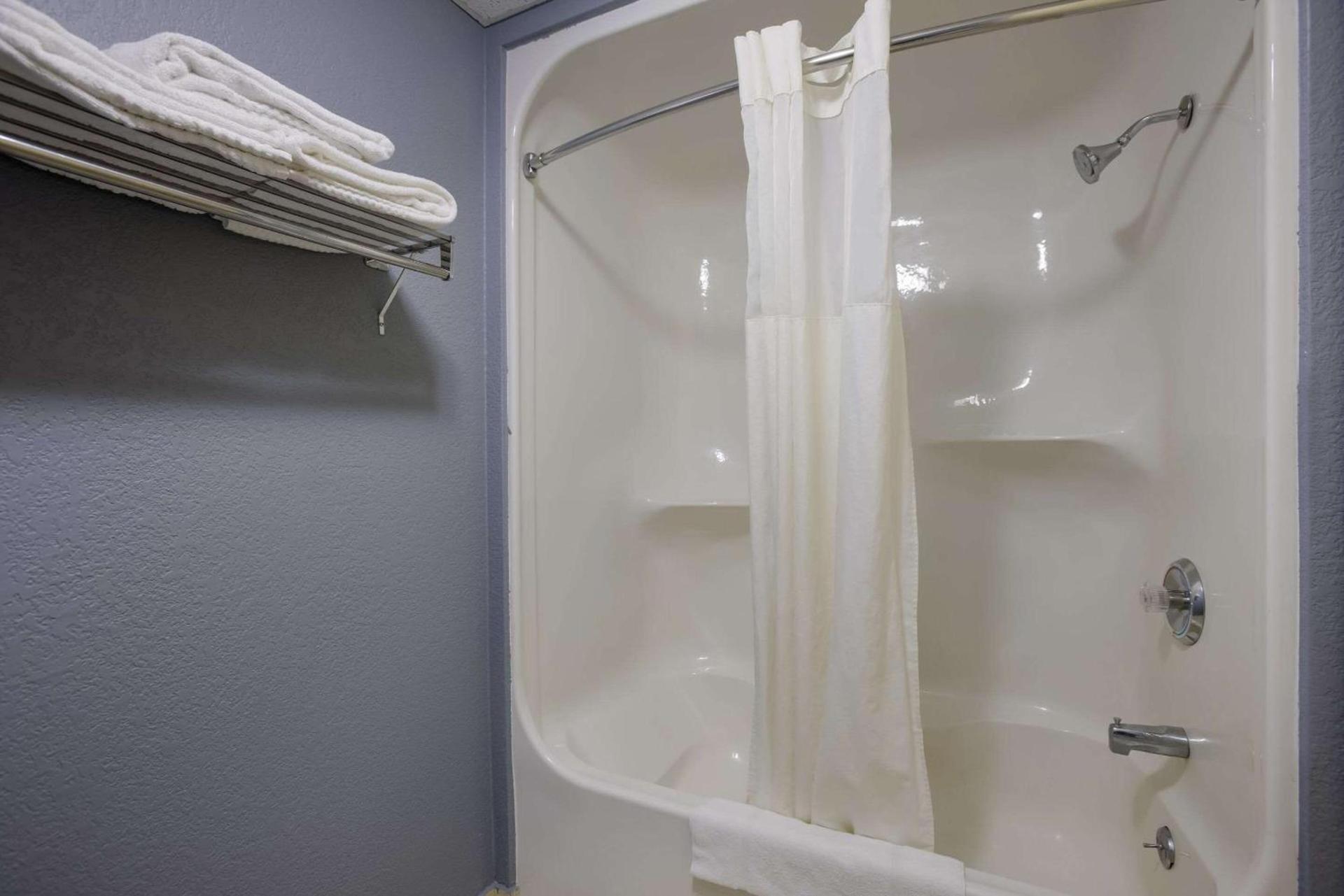 Quality Inn & Suites Big Rapids near University photo 22