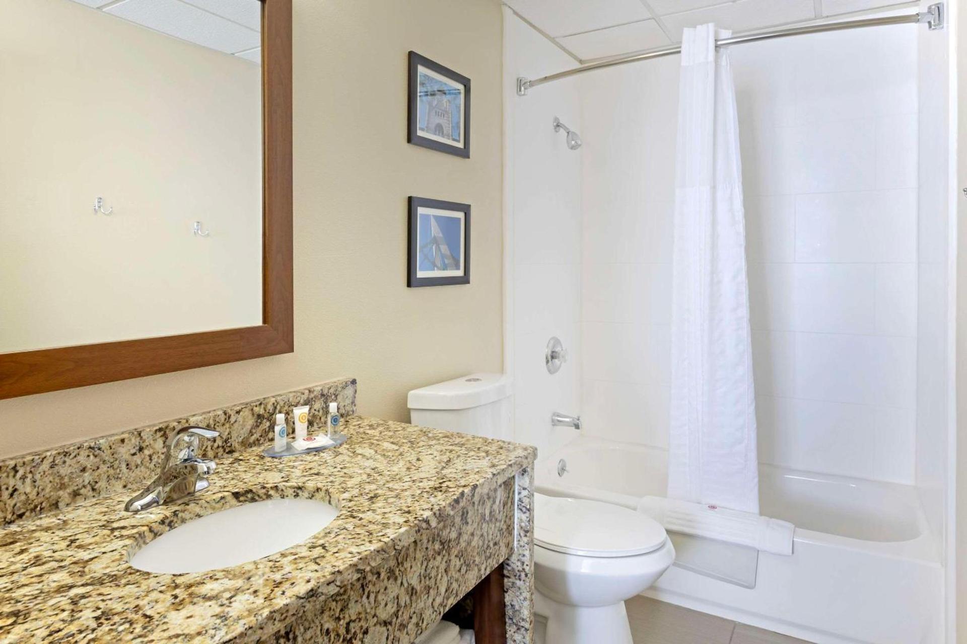 Comfort Inn & Suites Wichita Northeast photo 8