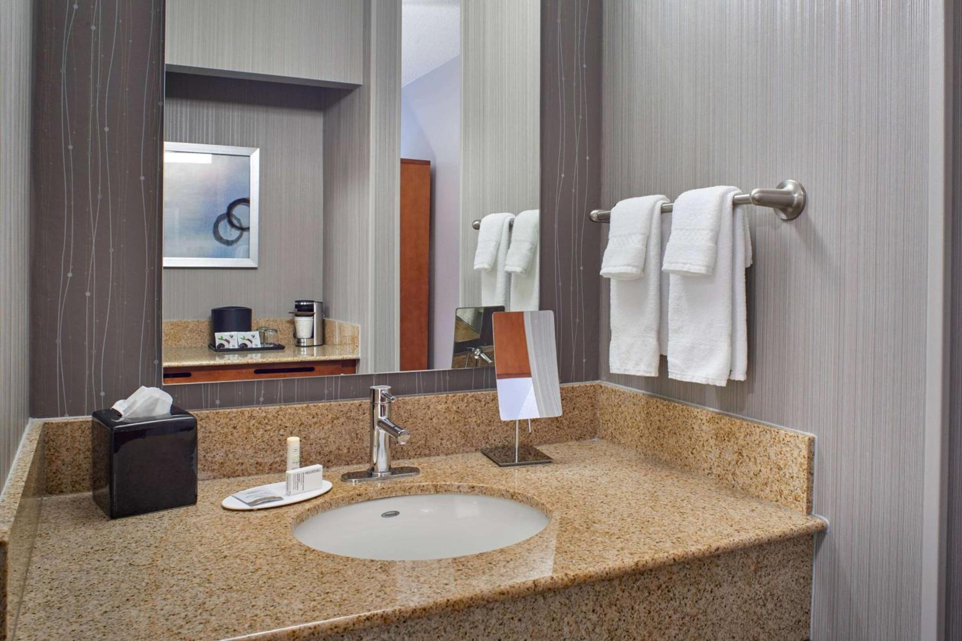 Comfort Inn & Suites Eden Prairie - Minneapolis Southwest photo 14