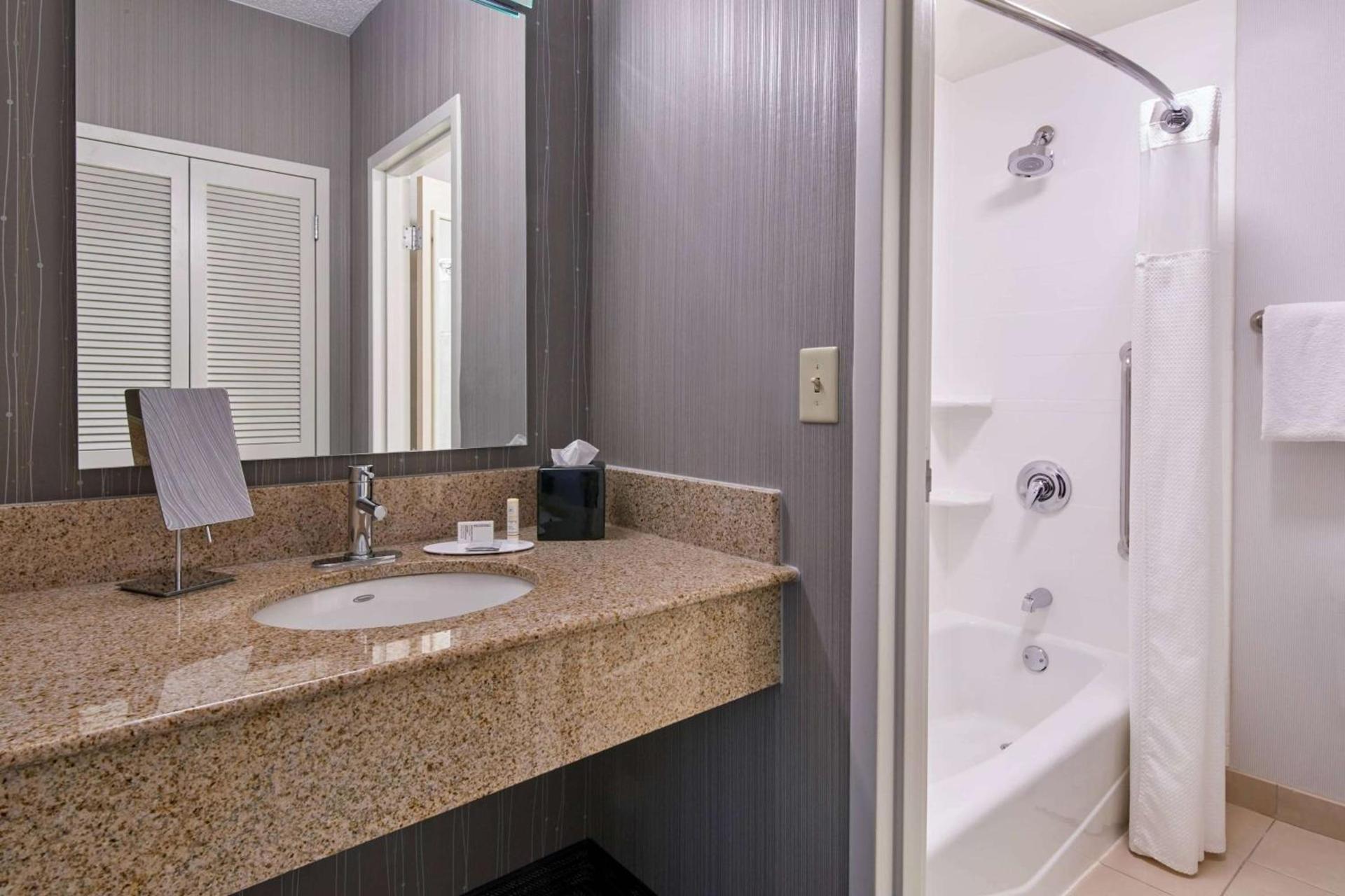 Comfort Inn & Suites Eden Prairie - Minneapolis Southwest photo 15