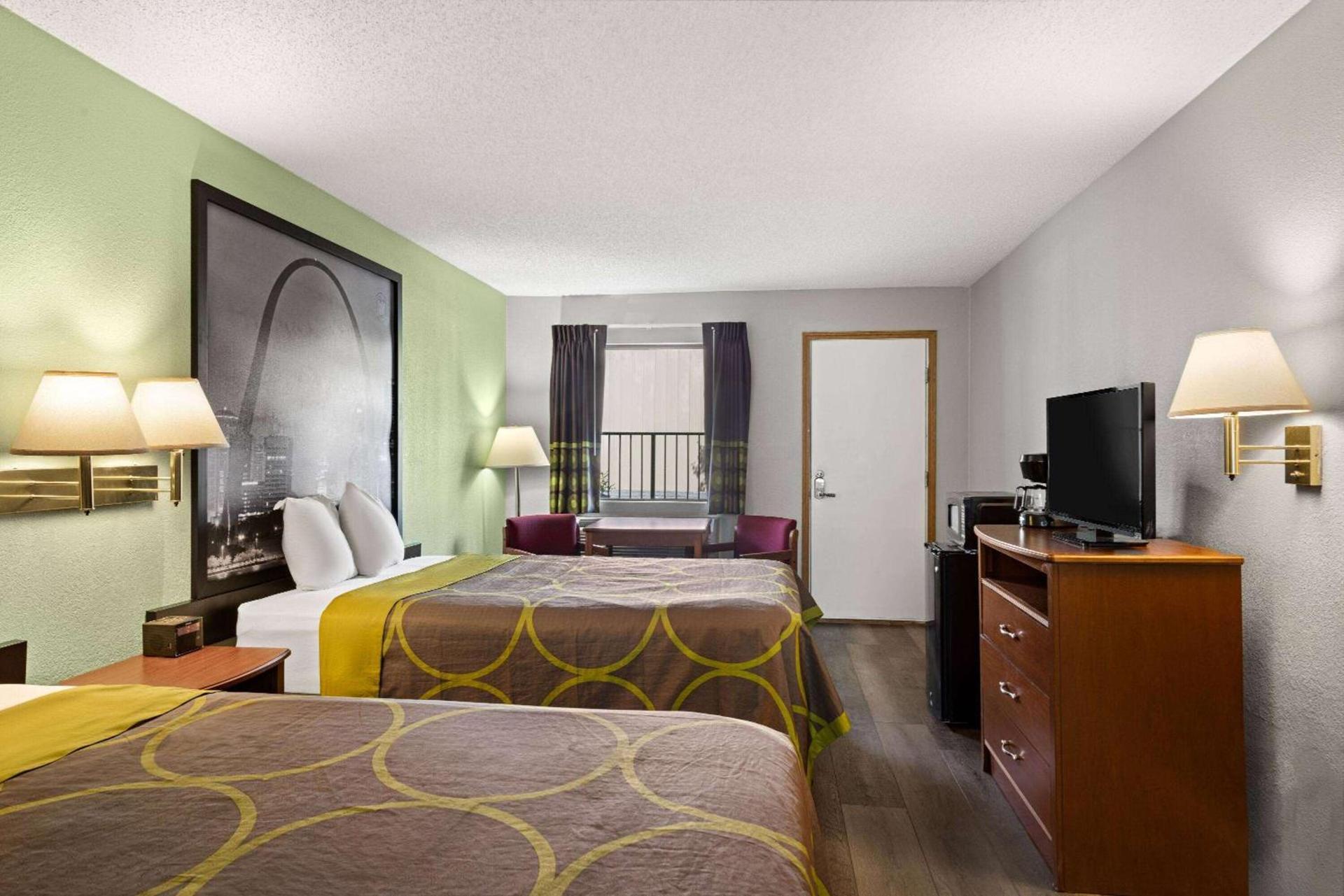 Super 8 by Wyndham Branson - Shepherd of the Hills Exwy photo 14