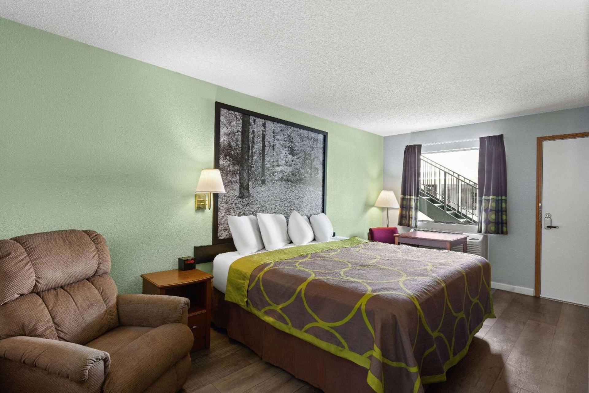 Super 8 by Wyndham Branson - Shepherd of the Hills Exwy photo 16