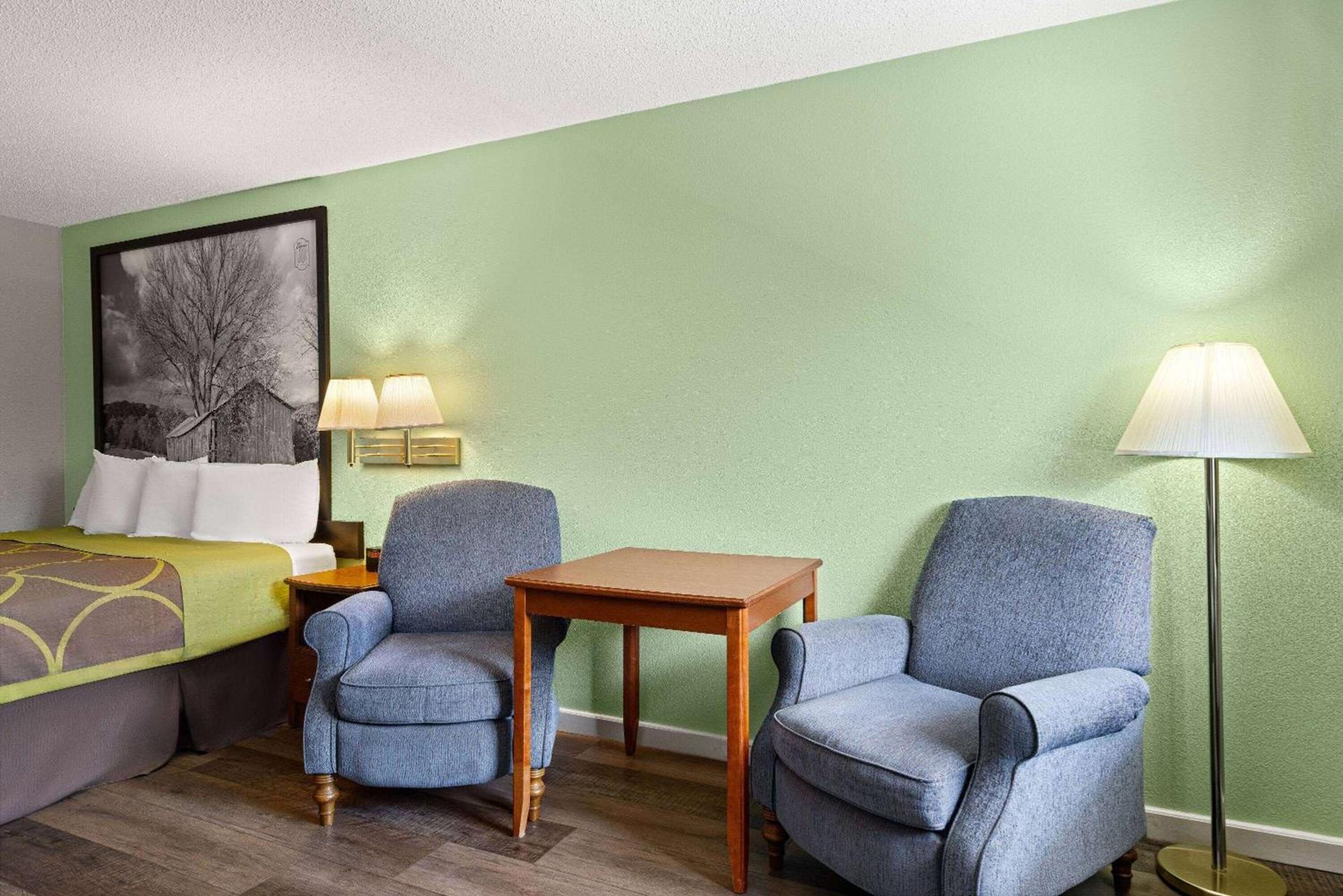 Super 8 by Wyndham Branson - Shepherd of the Hills Exwy photo 21
