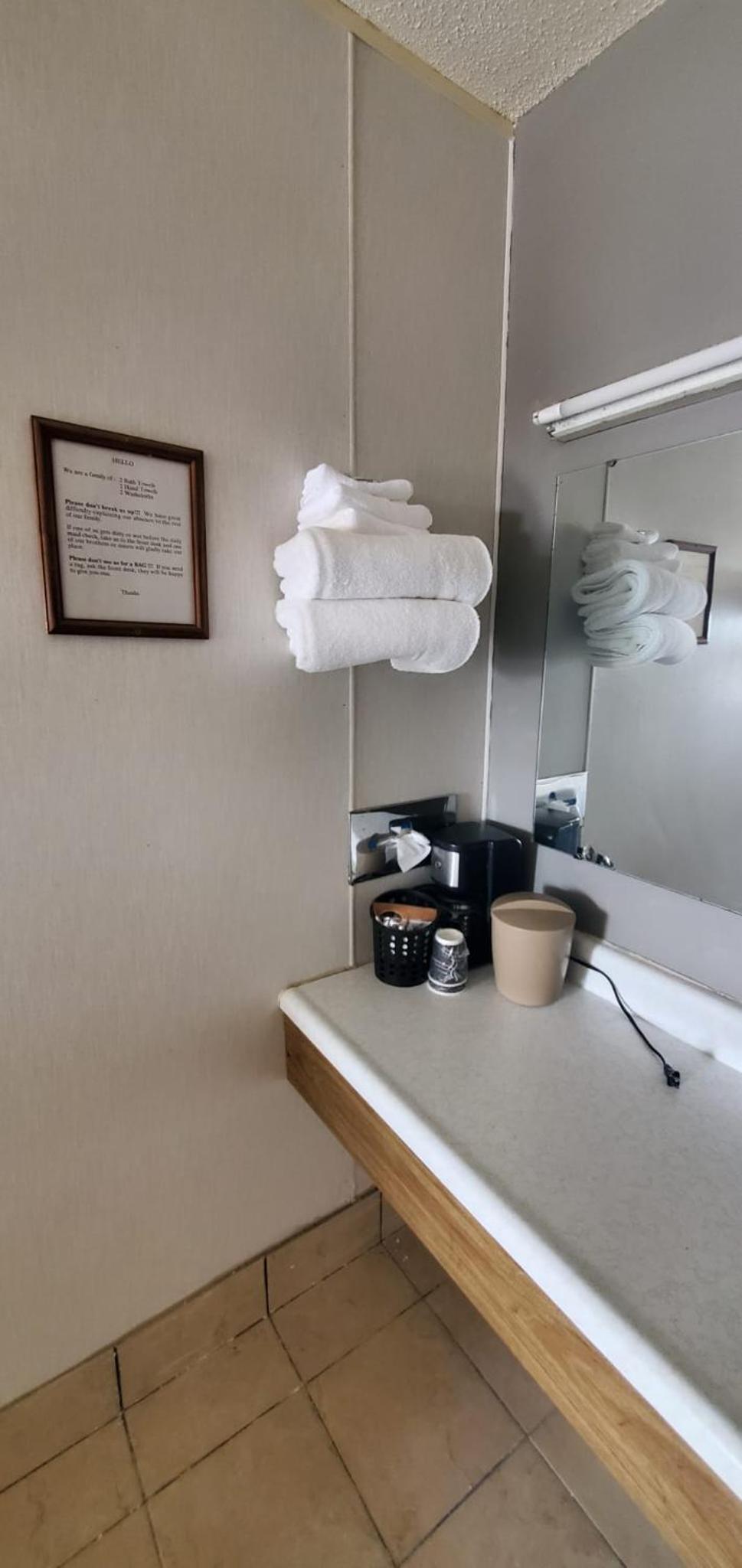 Paxton Inn Motel photo 5