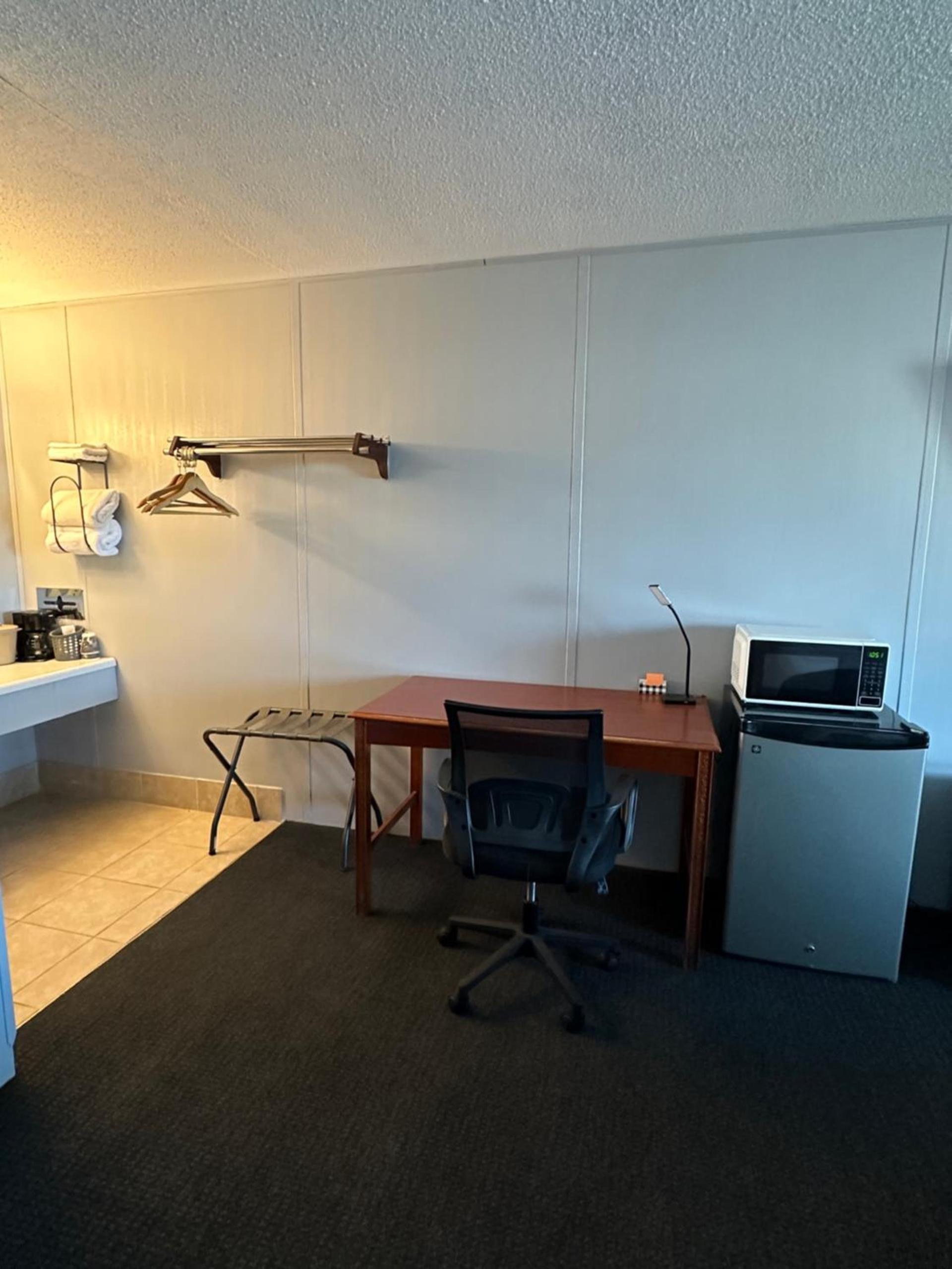Paxton Inn Motel photo 8