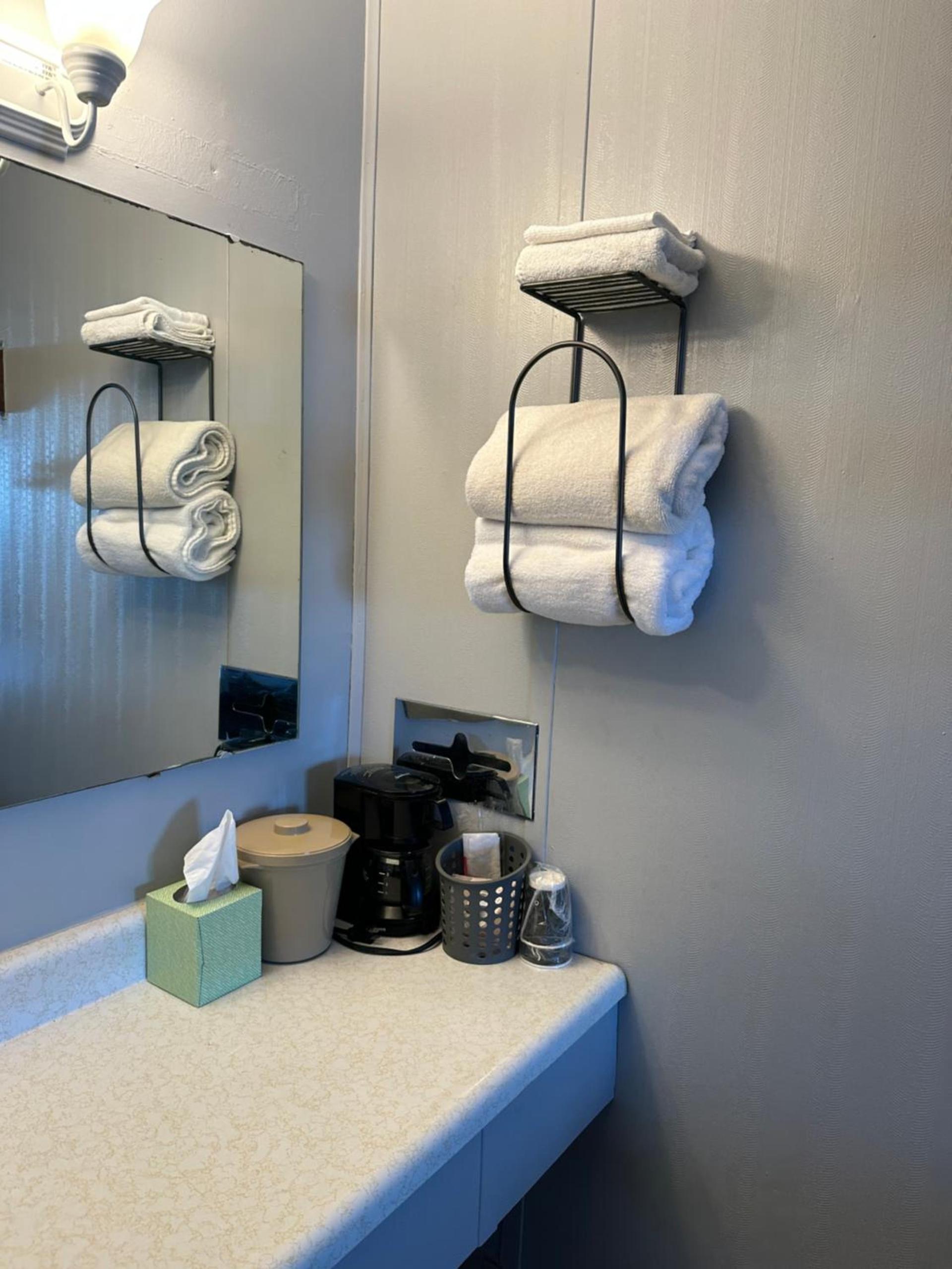 Paxton Inn Motel photo 14