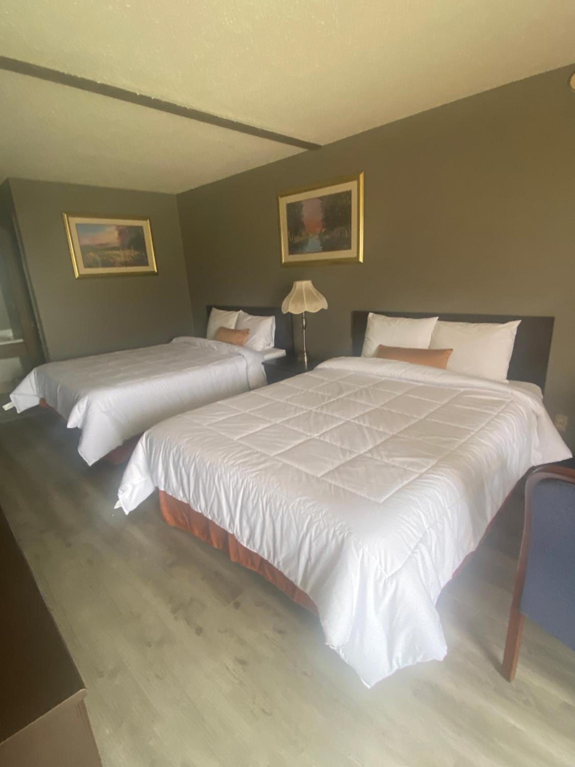 Paxton Inn Motel photo 16