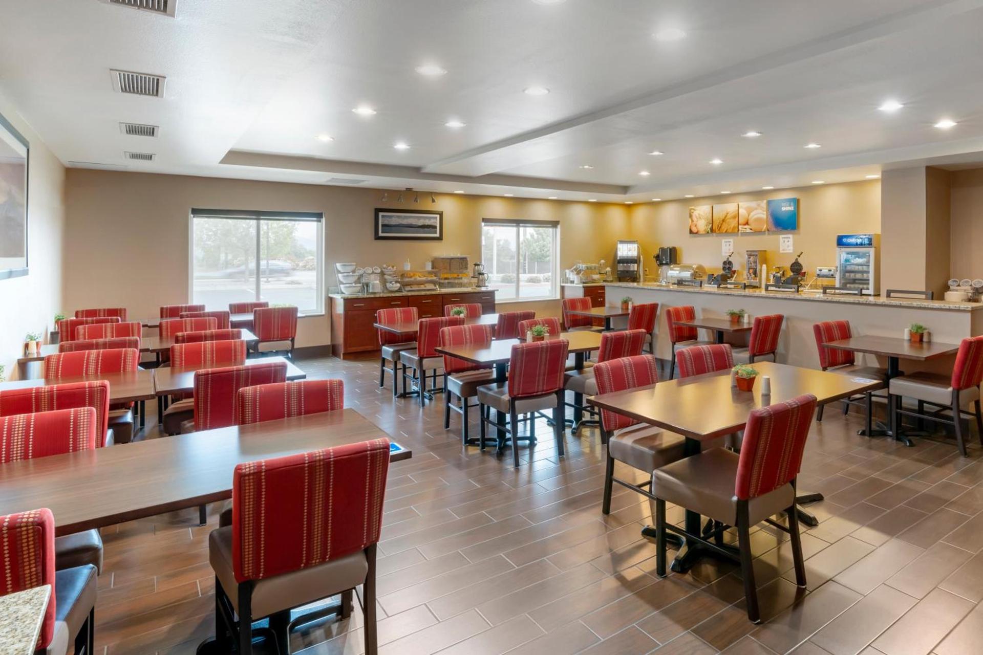 Comfort Suites Redding - Shasta Lake photo 41