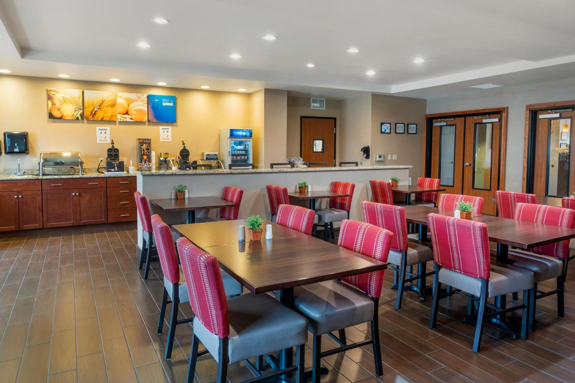 Comfort Suites Redding - Shasta Lake photo 40