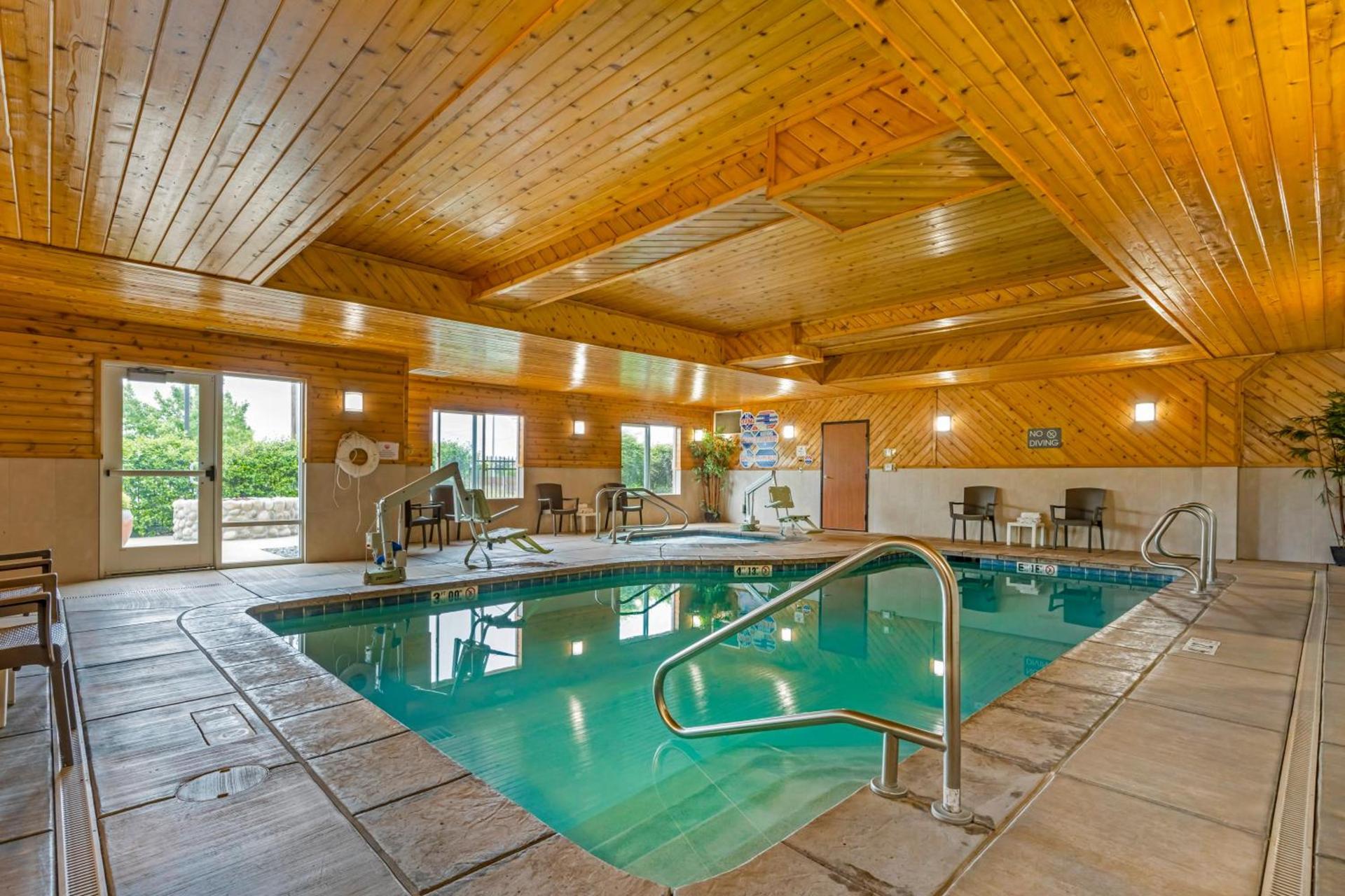 Comfort Suites Redding - Shasta Lake photo 37