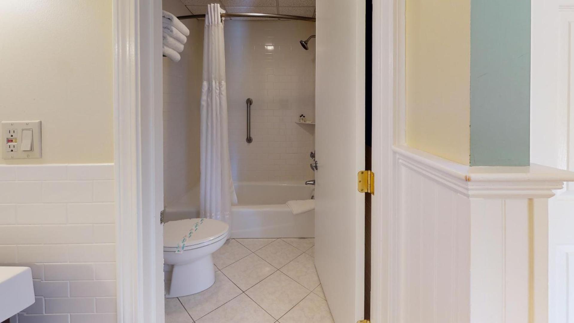 Breezeway Boutique Hotel photo 85