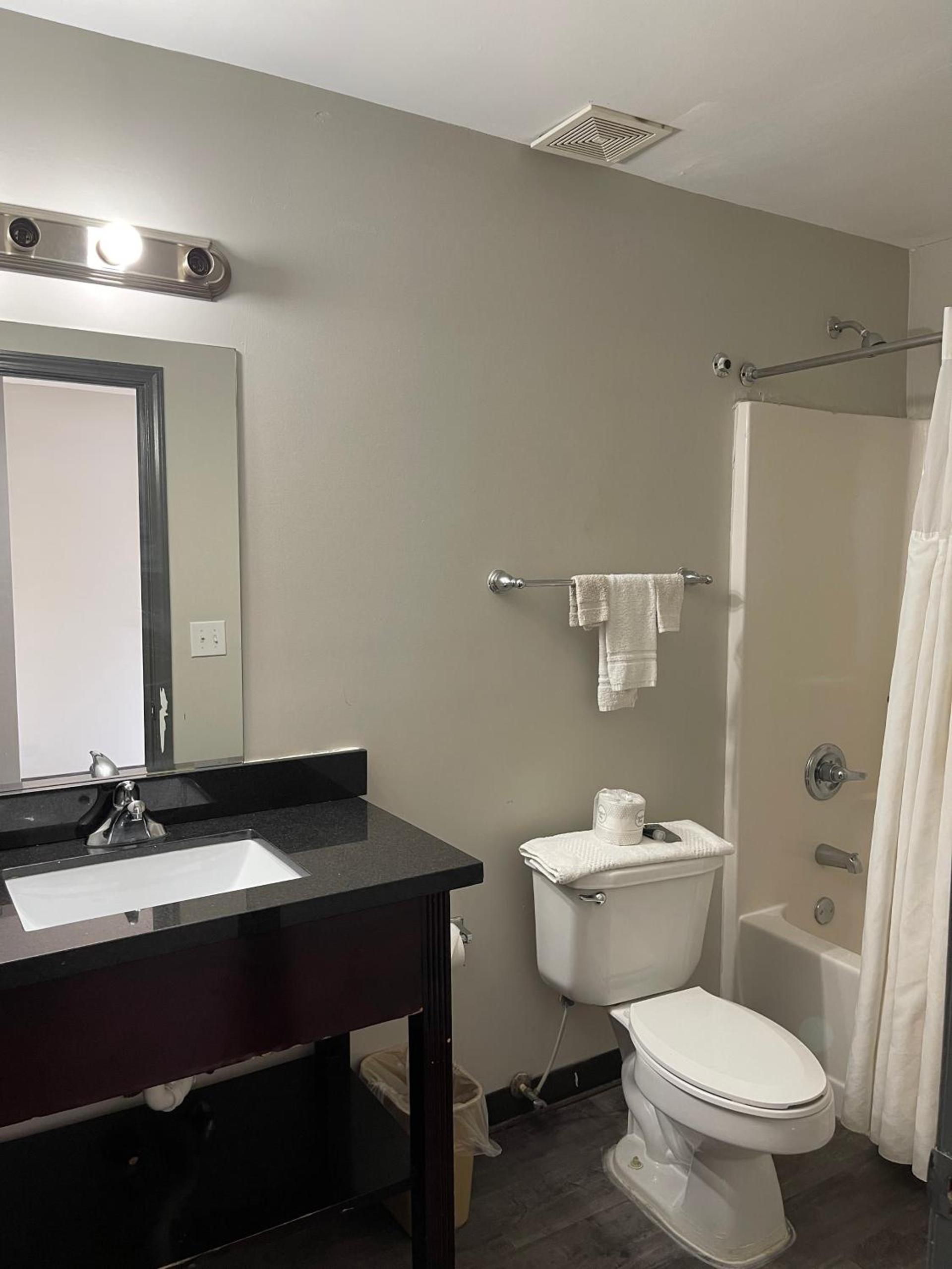 High Falls Inn & Suites photo 8