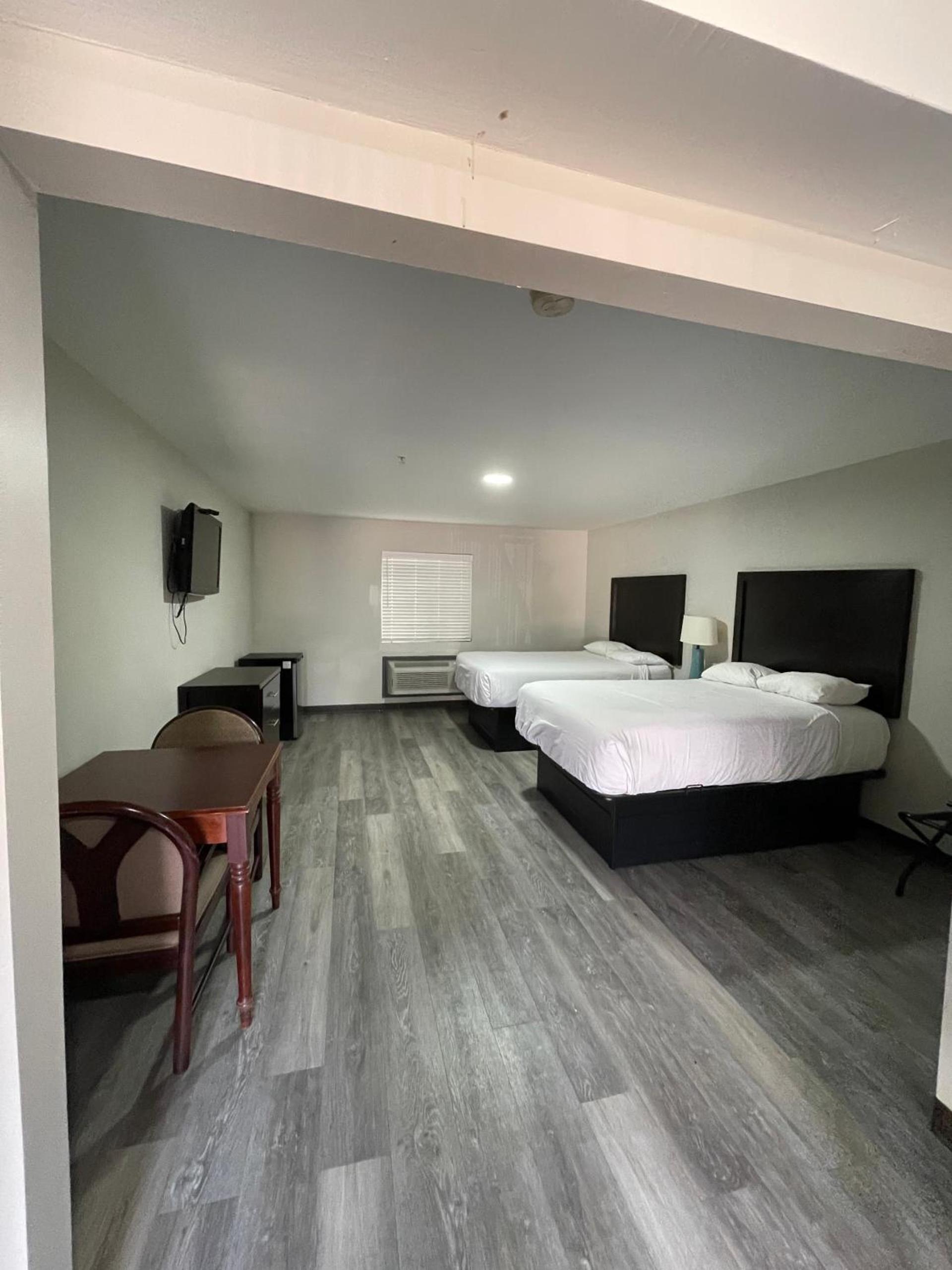 High Falls Inn & Suites photo 13