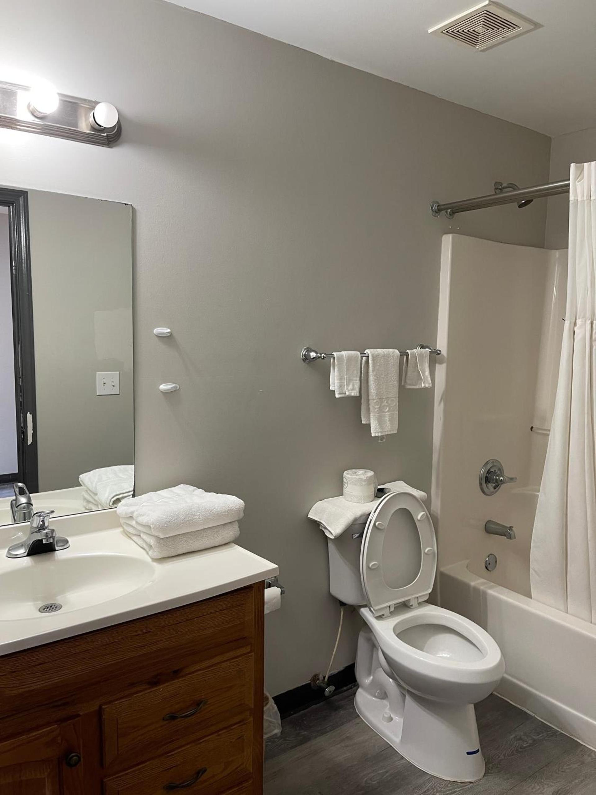 High Falls Inn & Suites photo 15