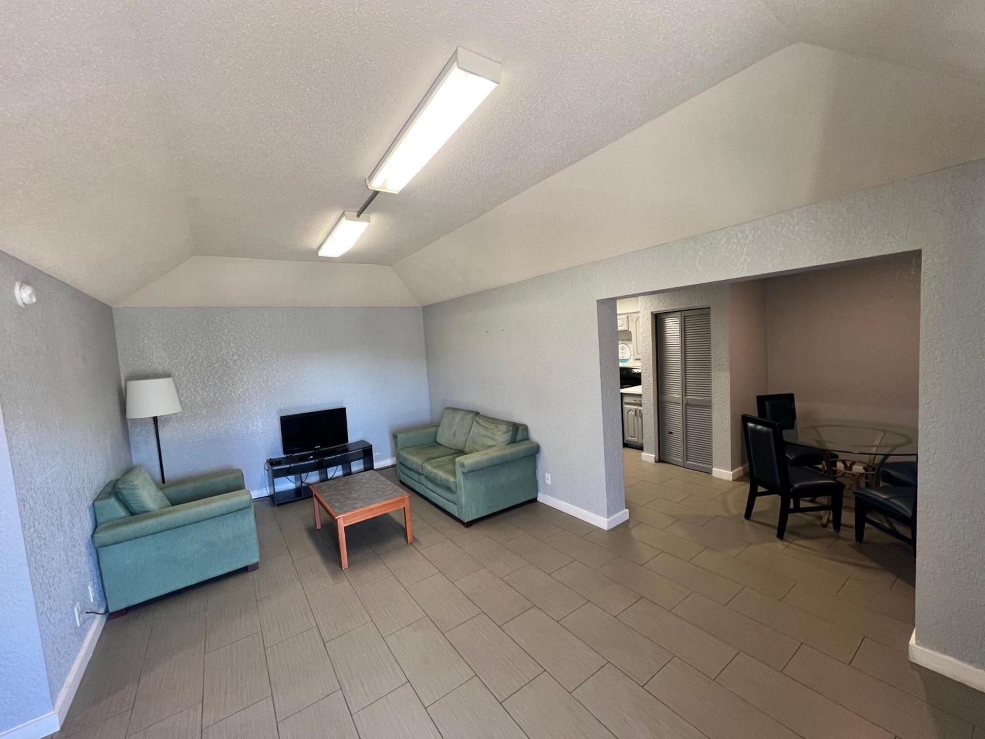 Sulphur Extended Stay photo 32