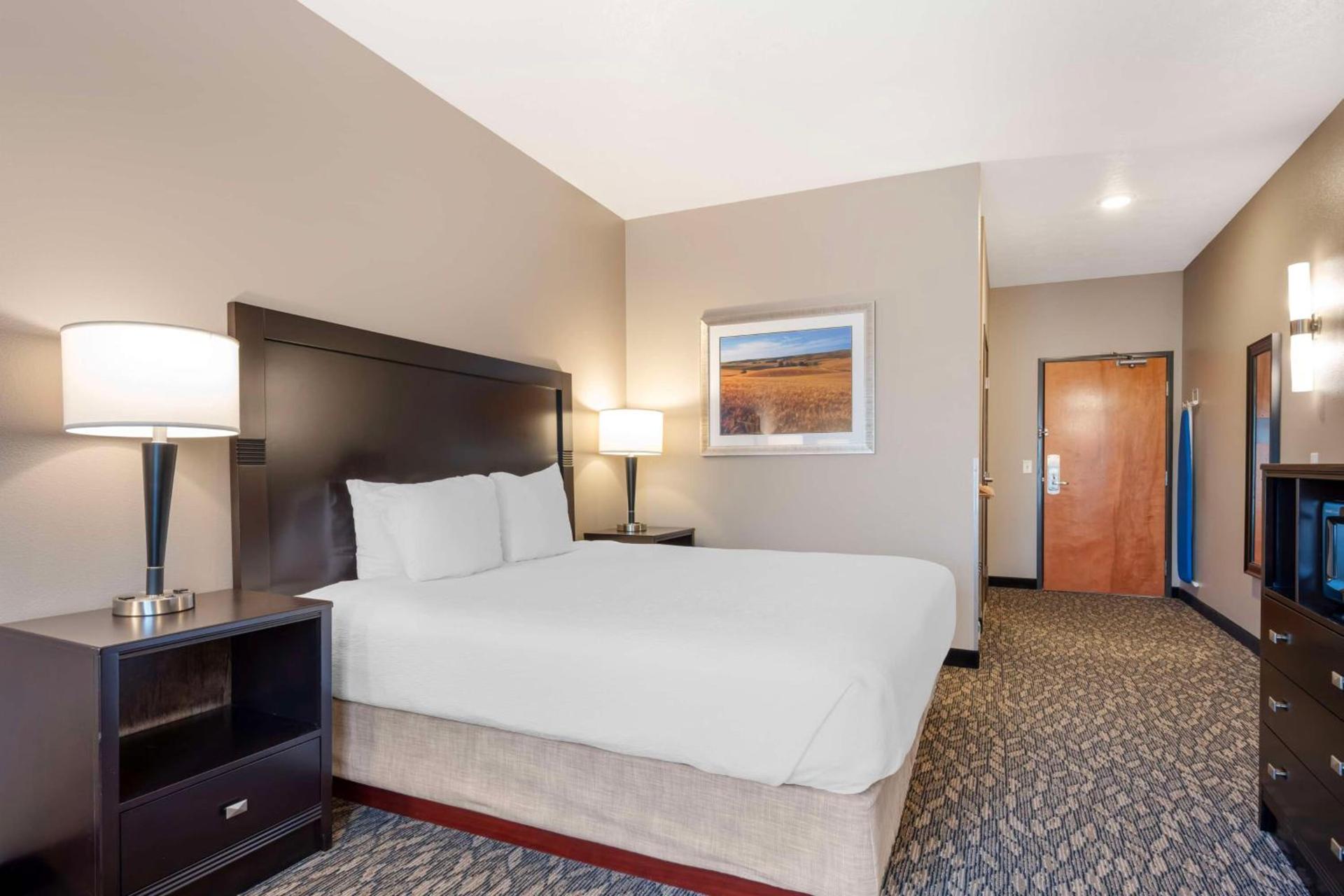 Best Western Wheatland Inn photo 14