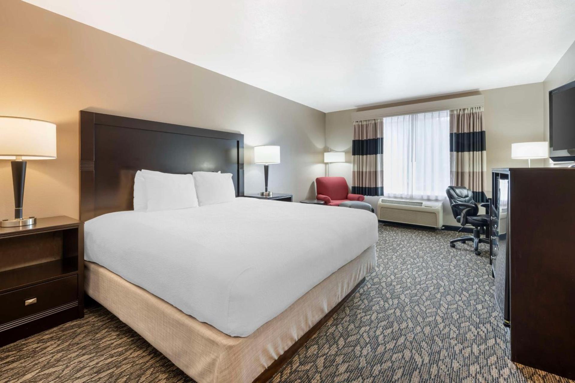 Best Western Wheatland Inn photo 2