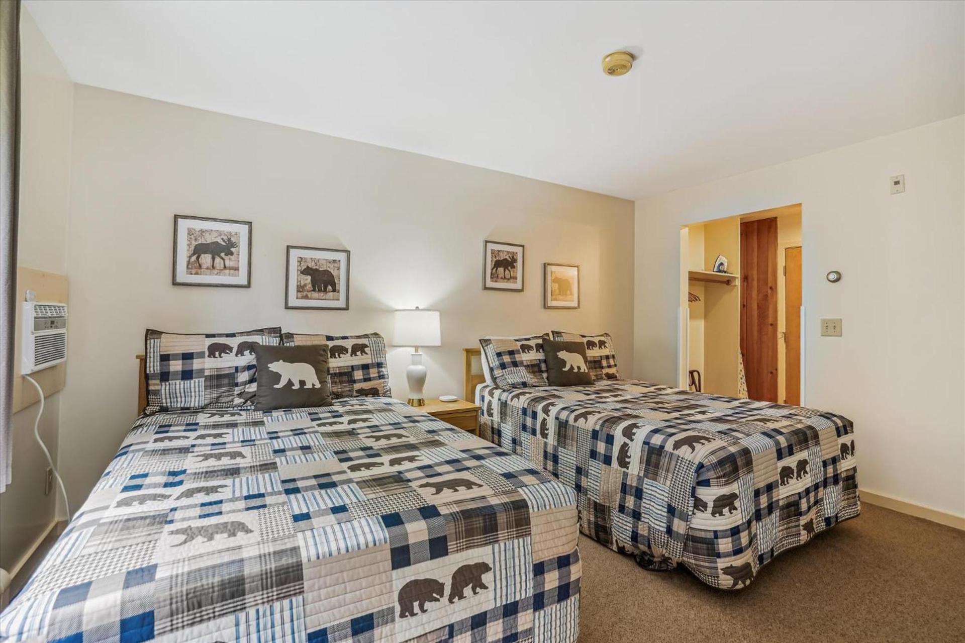 Cedarbrook Two Double bed Standard Hotel room 217 photo 7
