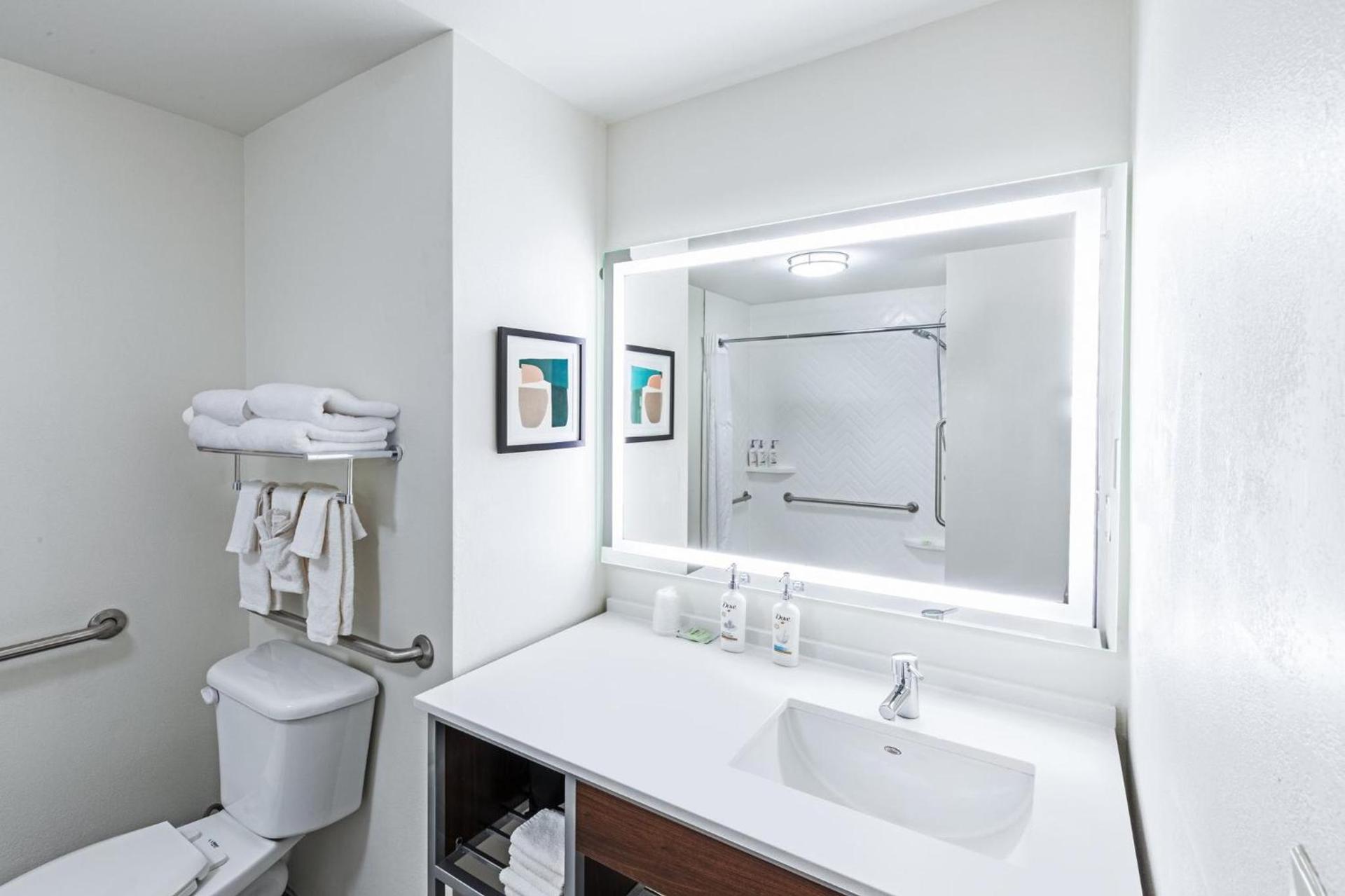 Holiday Inn Hotel & Suites Tulsa South by IHG photo 33