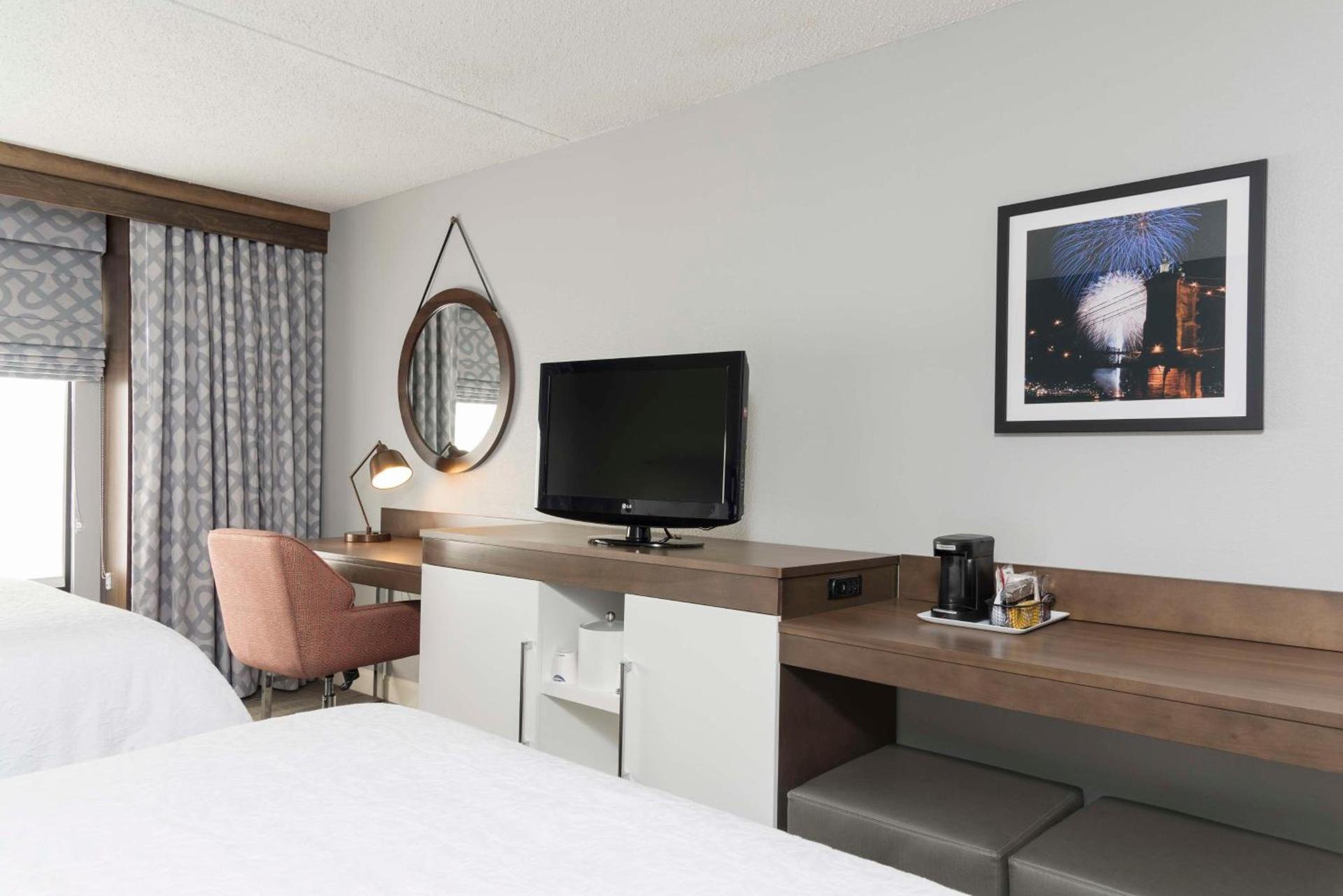 Hampton Inn Cincinnati Airport South photo 22