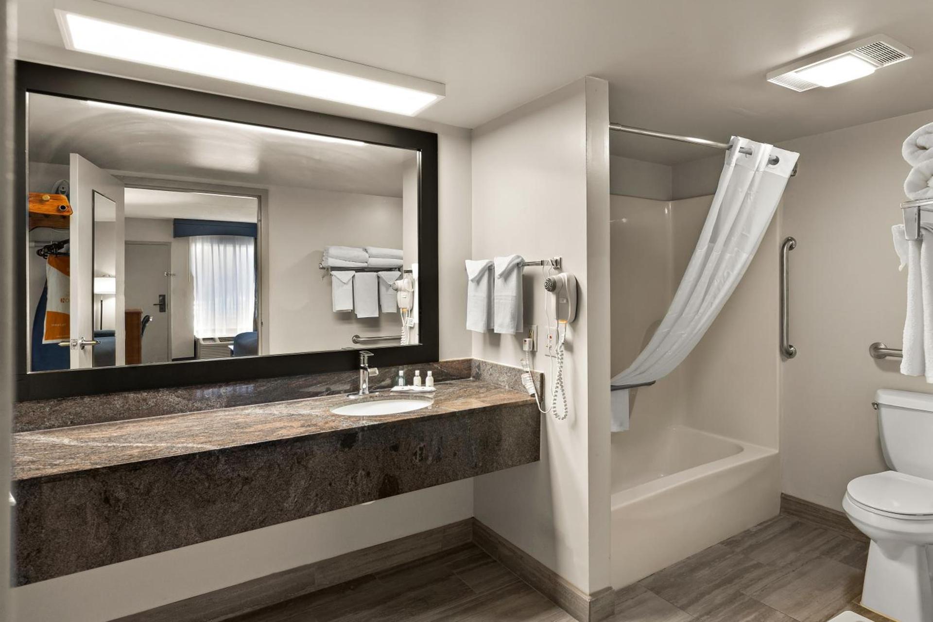 Quality Inn Dandridge photo 40