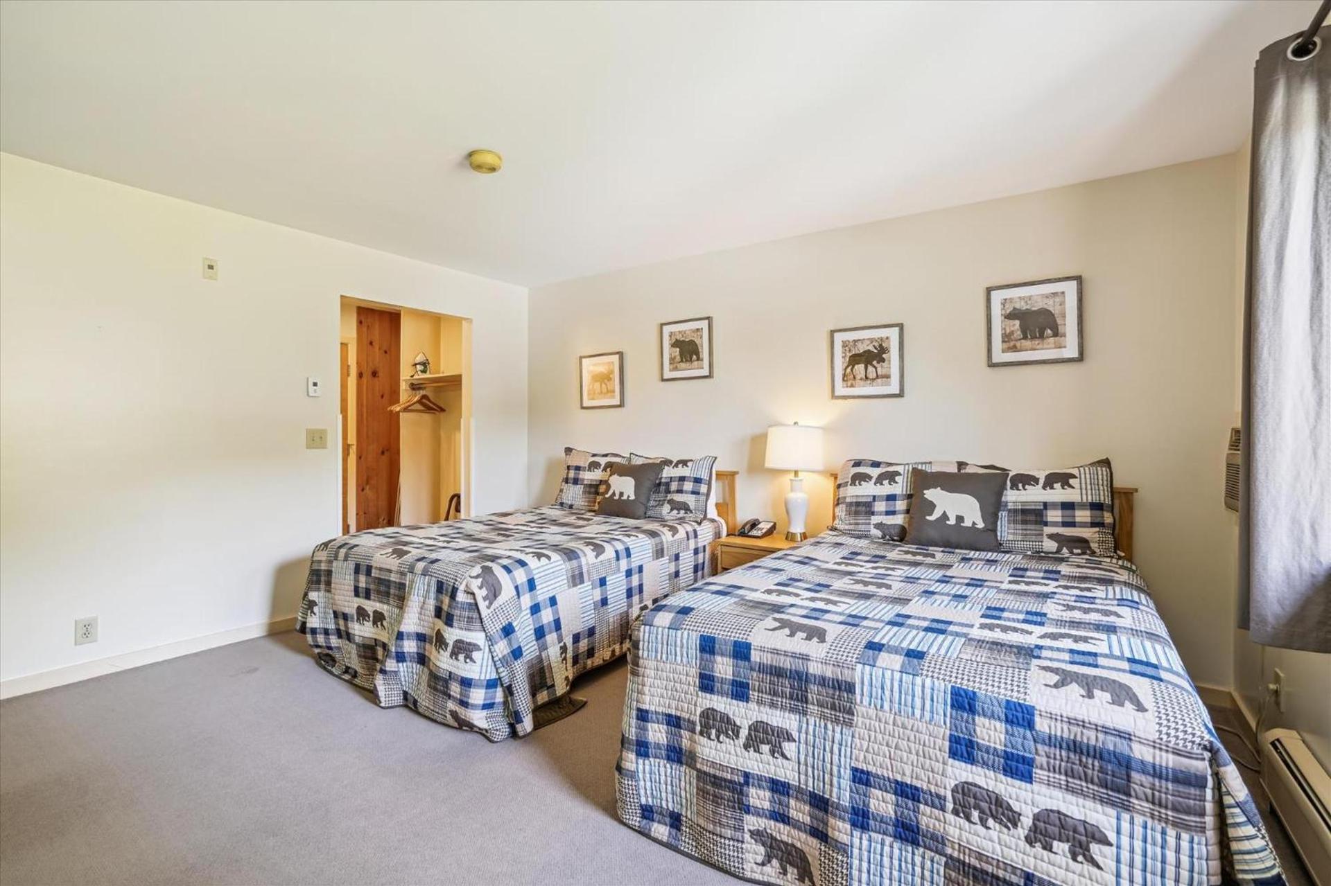 Cedarbrook Two Double bed Hotel Room with outdoor heated pool 216 photo 15