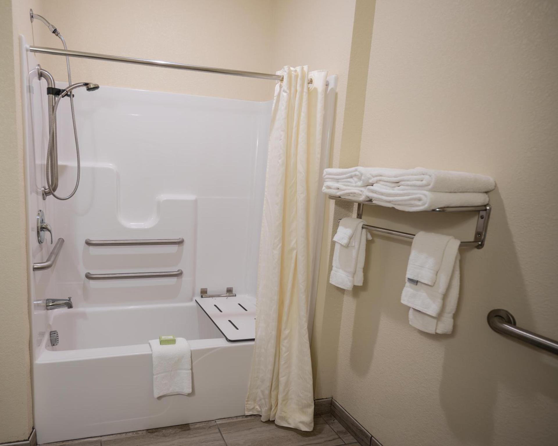 Cobblestone Hotel & Suites - Lamar photo 13