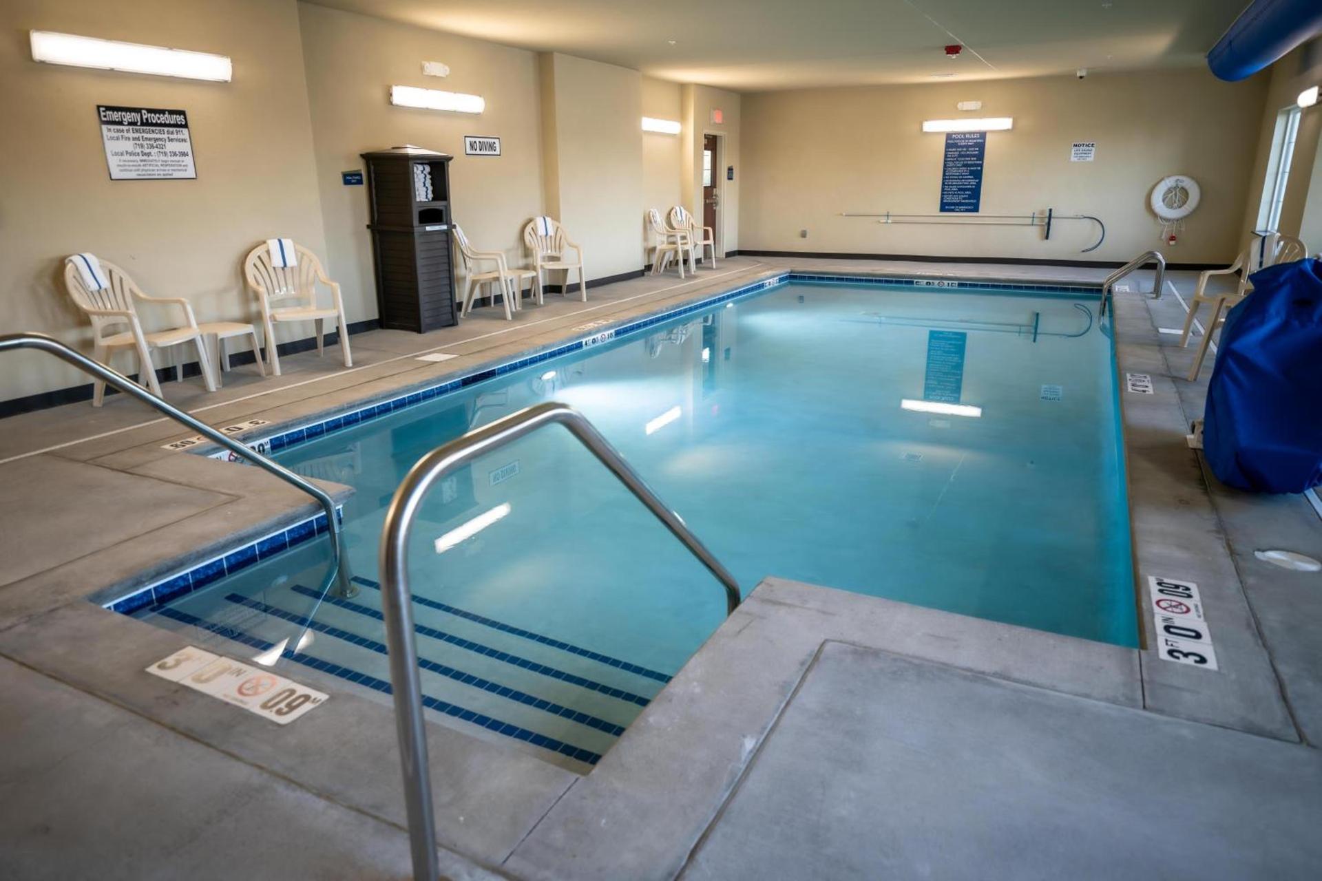 Cobblestone Hotel & Suites - Lamar photo 15