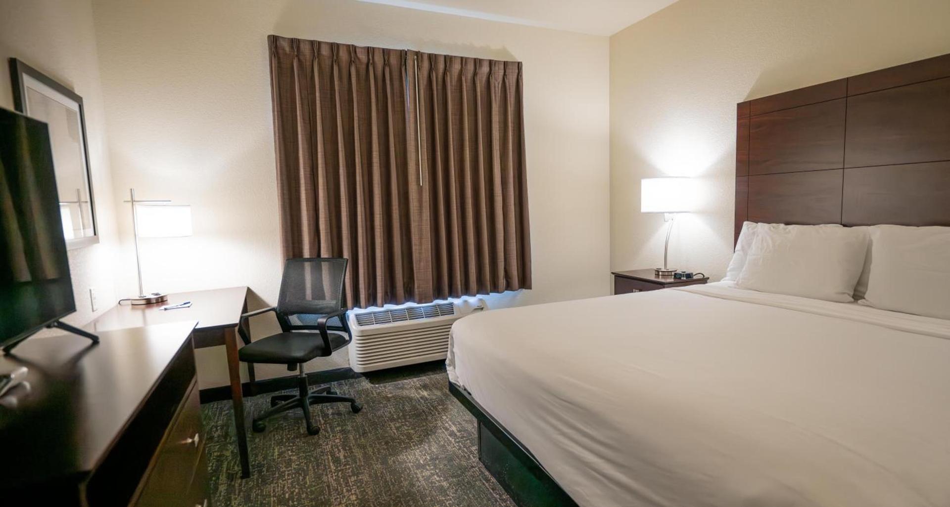 Cobblestone Hotel & Suites - Lamar photo 21