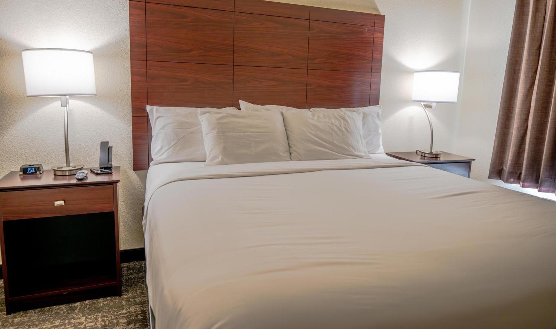 Cobblestone Hotel & Suites - Lamar photo 25