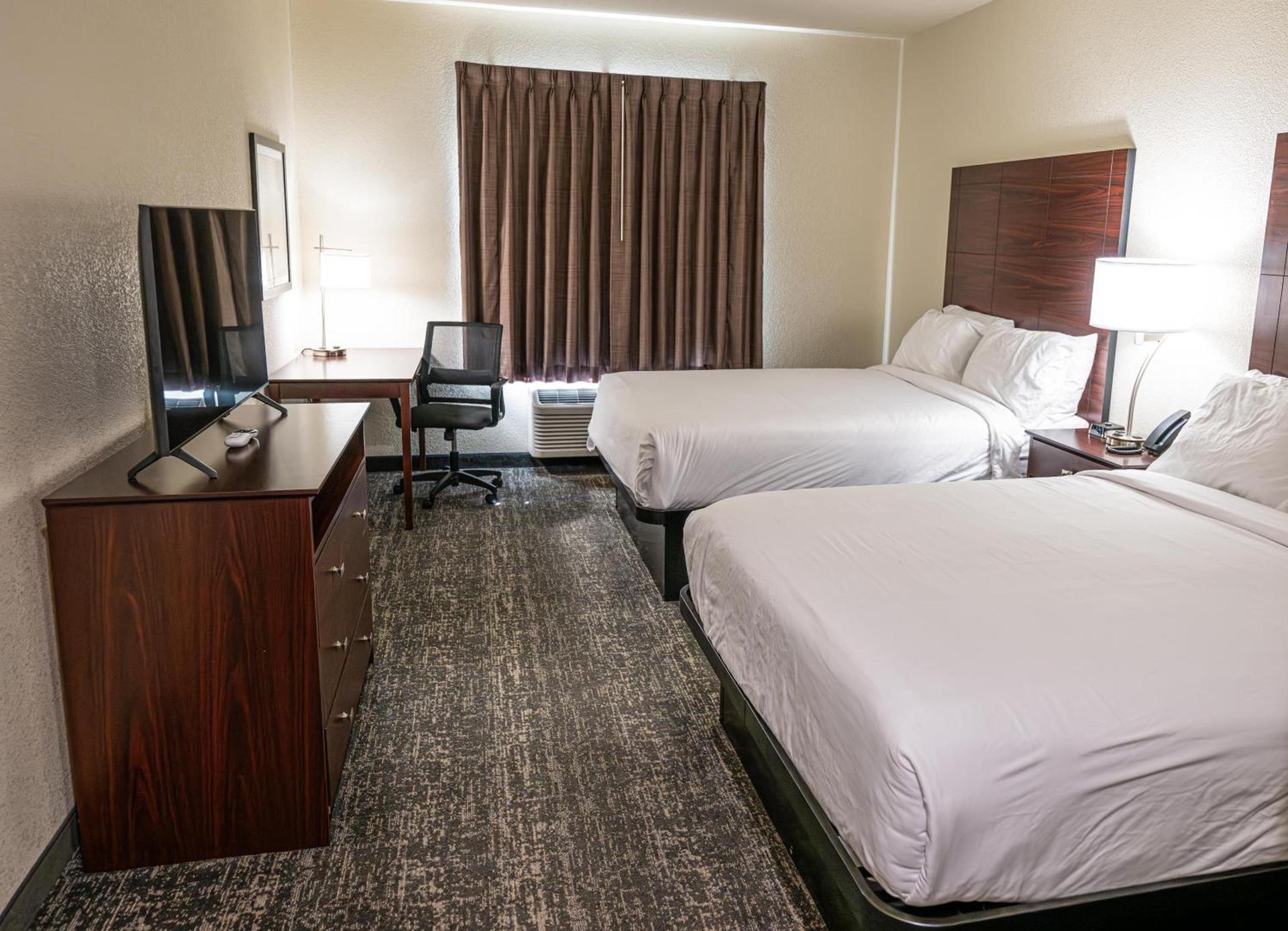 Cobblestone Hotel & Suites - Lamar photo 29