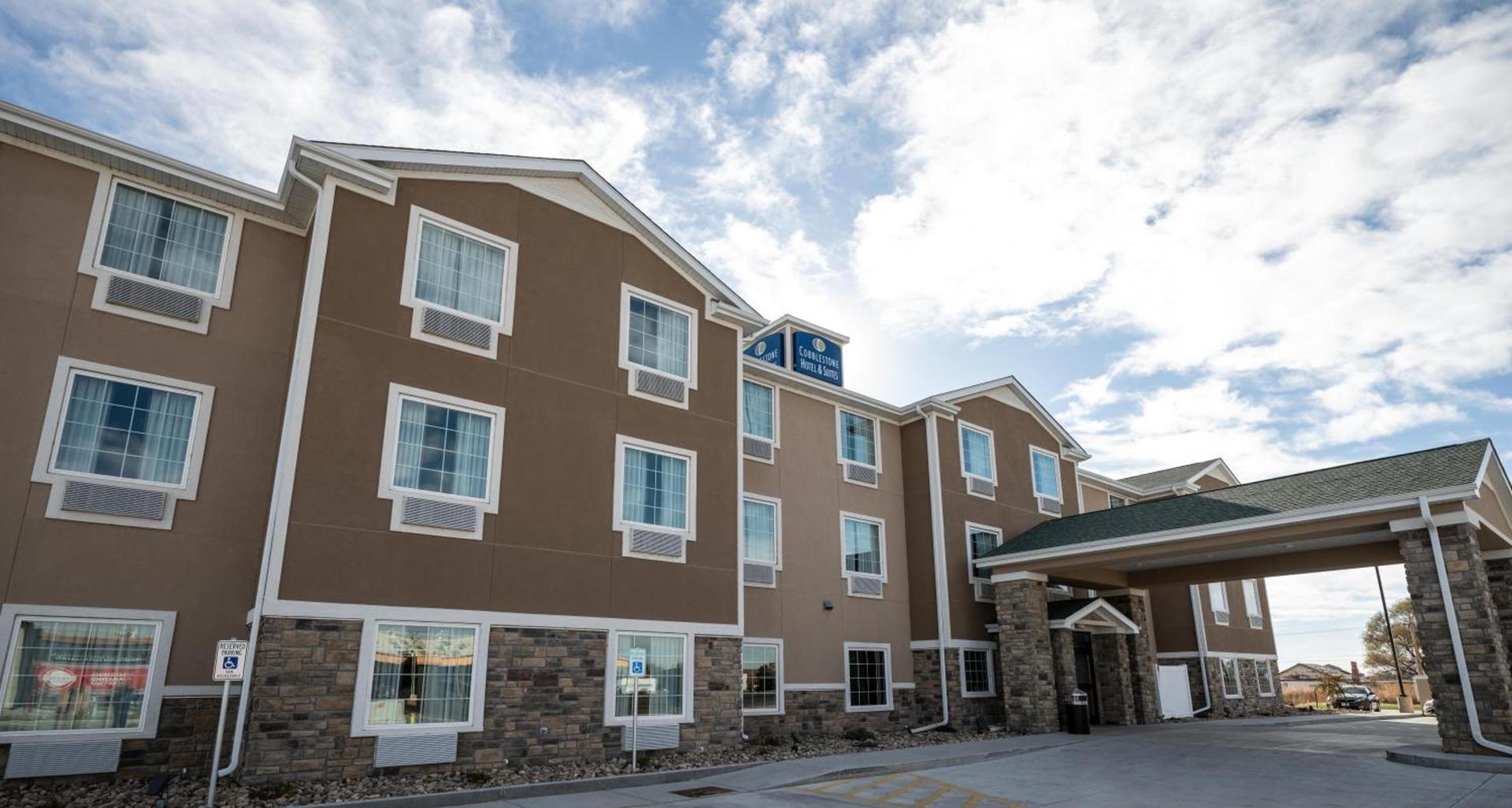 Cobblestone Hotel & Suites - Lamar photo 30